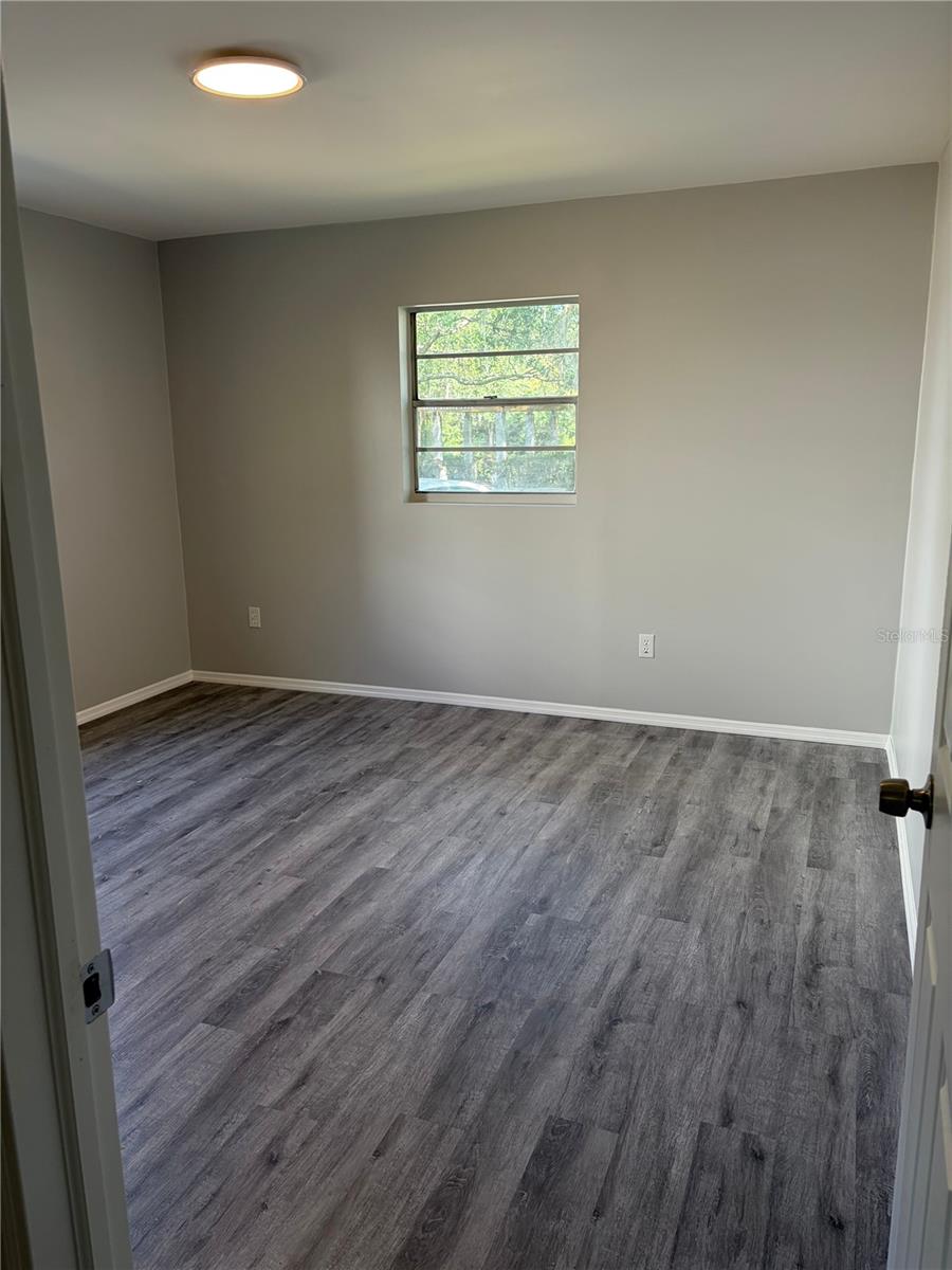 Image 18 of 32 For 190 Ventris Avenue