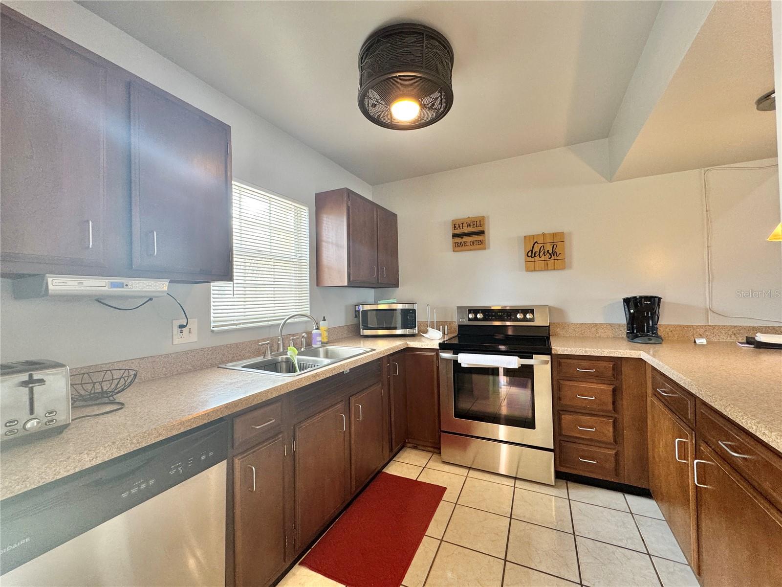 Image 11 of 28 For 1106 Villa Lane 81