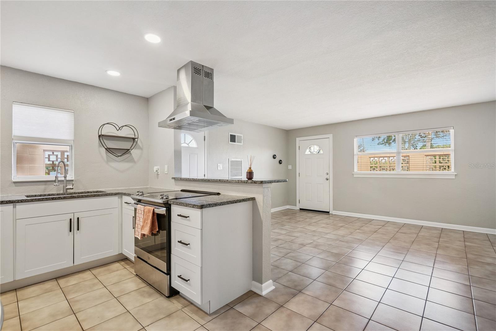 Image 10 of 28 For 516 B St  
