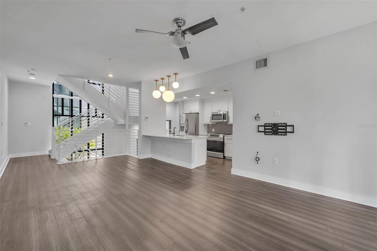 Image 8 of 36 For 356 Osceola Avenue 17a