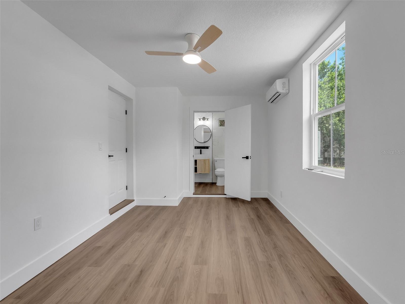 Image 5 of 34 For 900 Jamela Drive