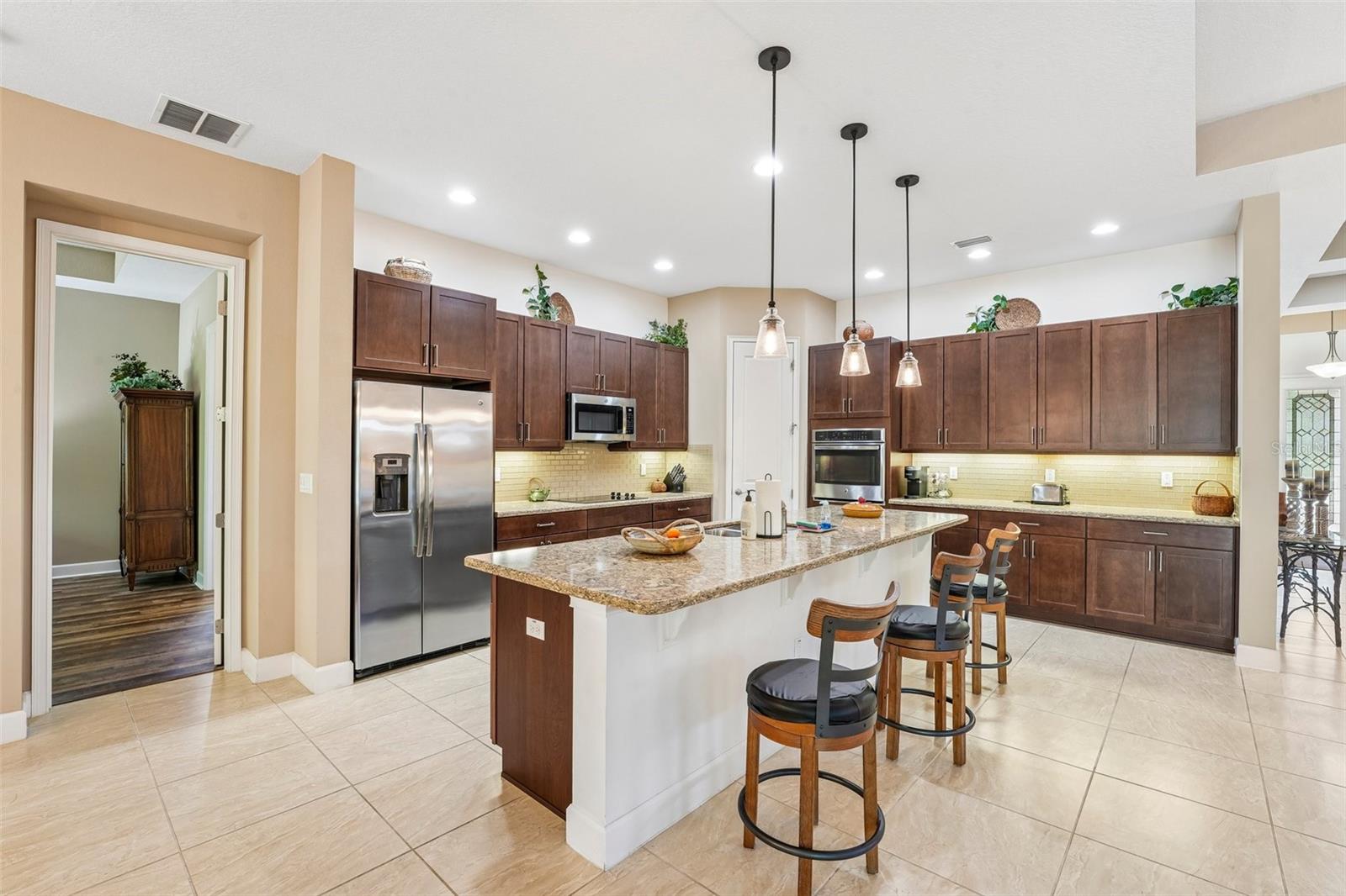 Image 10 of 45 For 648 Southlake Drive