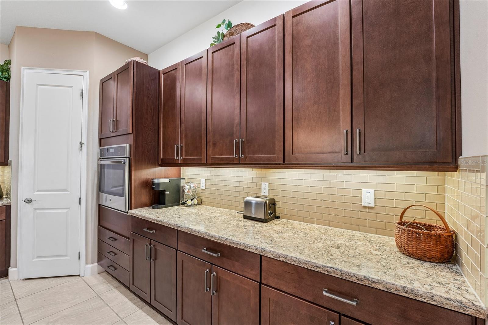 Image 11 of 45 For 648 Southlake Drive