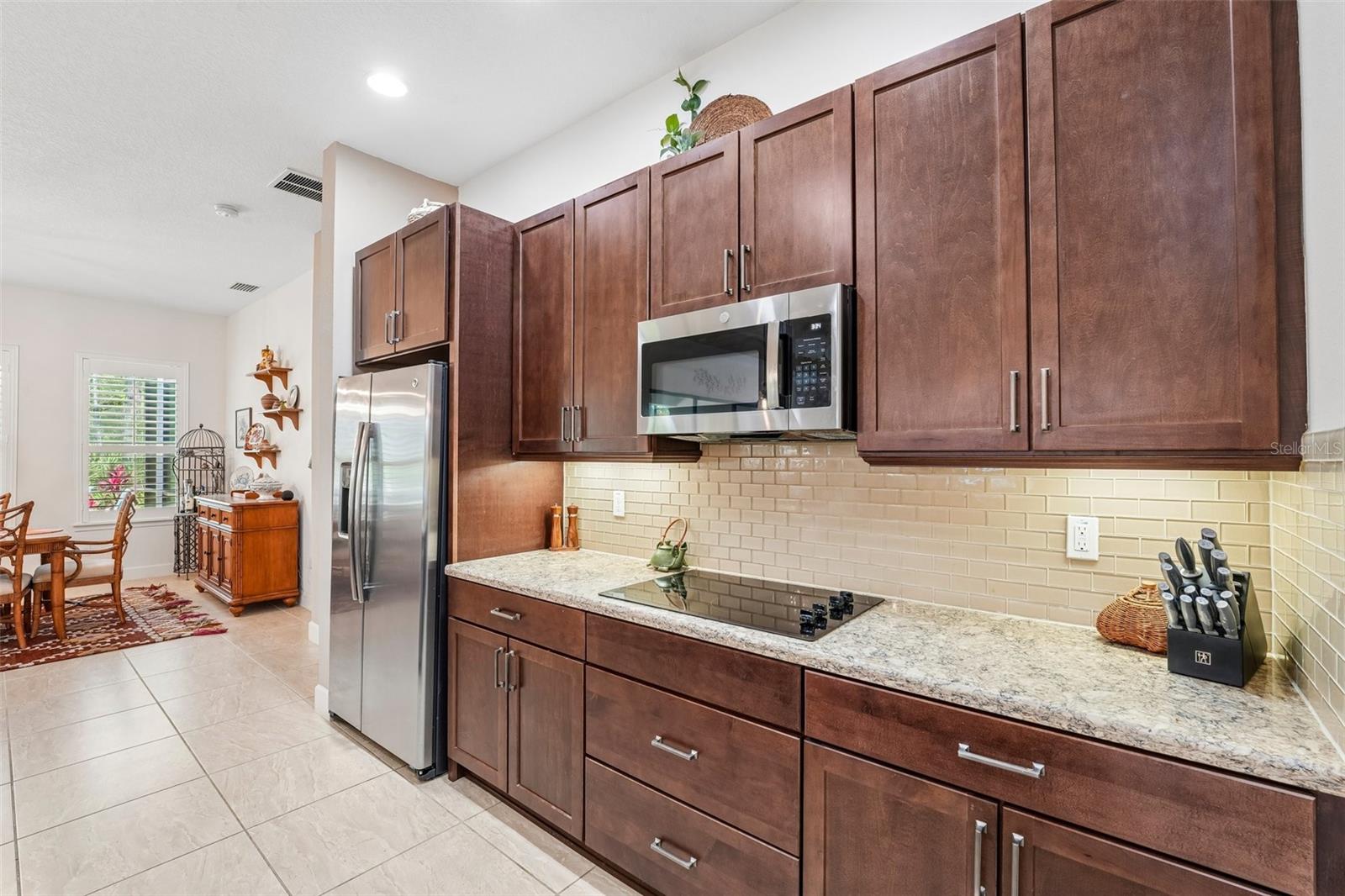 Image 12 of 45 For 648 Southlake Drive