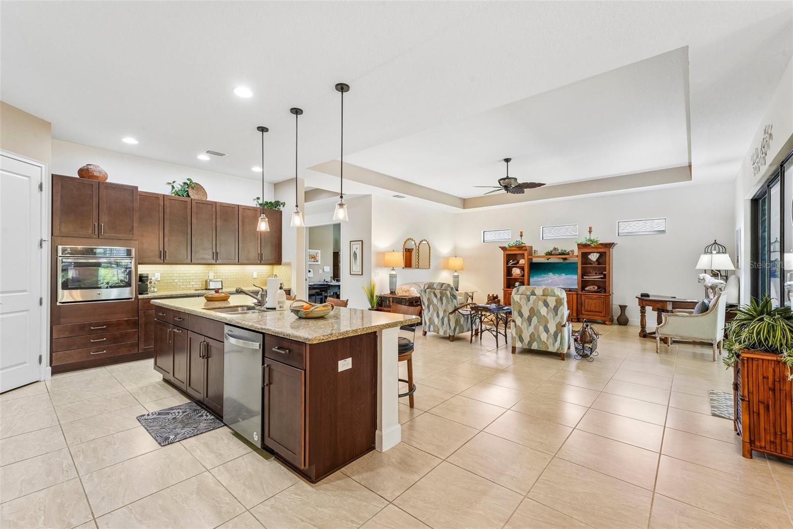 Image 14 of 45 For 648 Southlake Drive