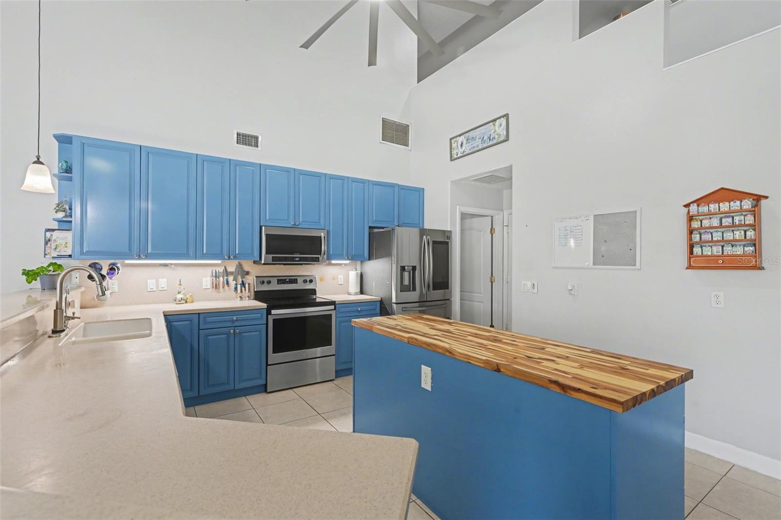 Listing photo id 8 for 3621 Tipperary Drive