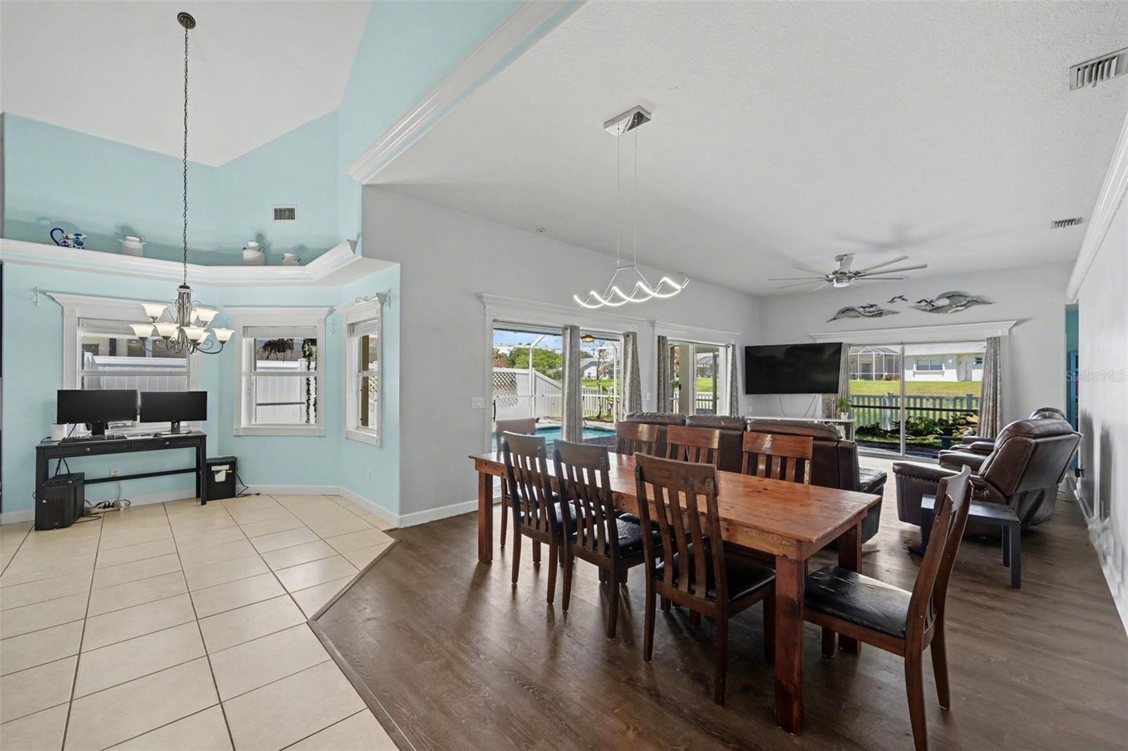 Listing photo id 10 for 3621 Tipperary Drive