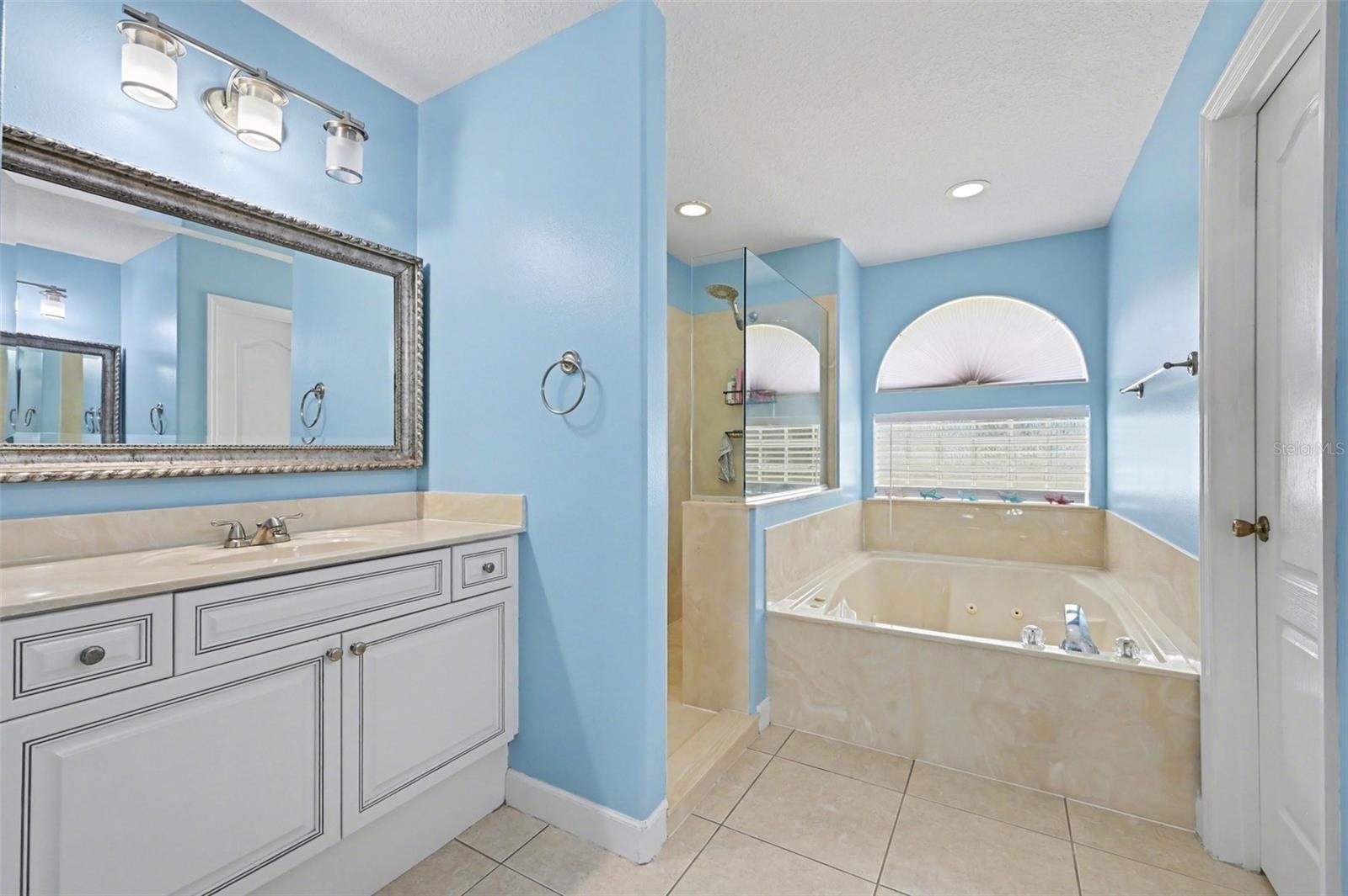 Listing photo id 16 for 3621 Tipperary Drive