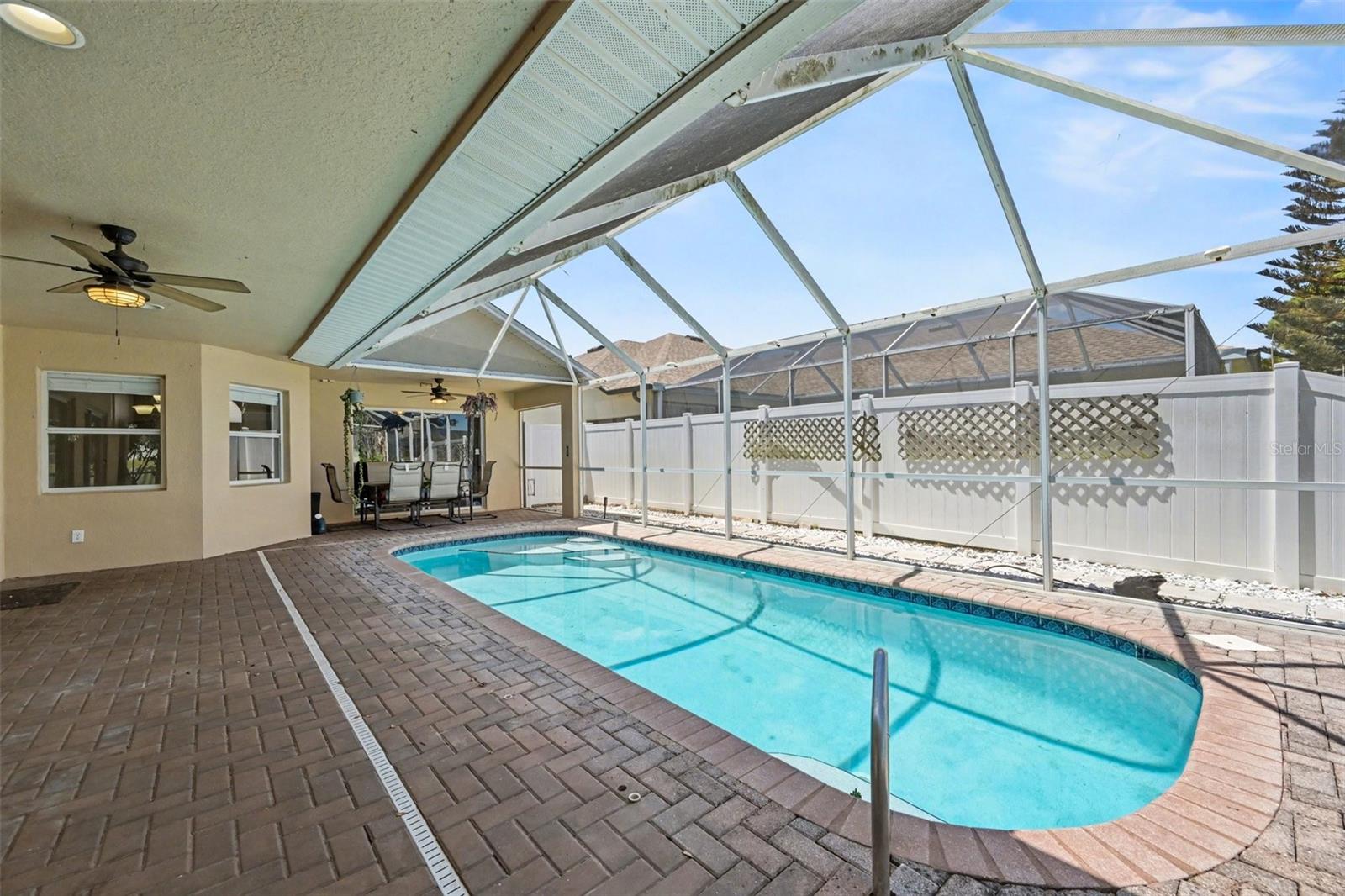 Listing photo id 28 for 3621 Tipperary Drive