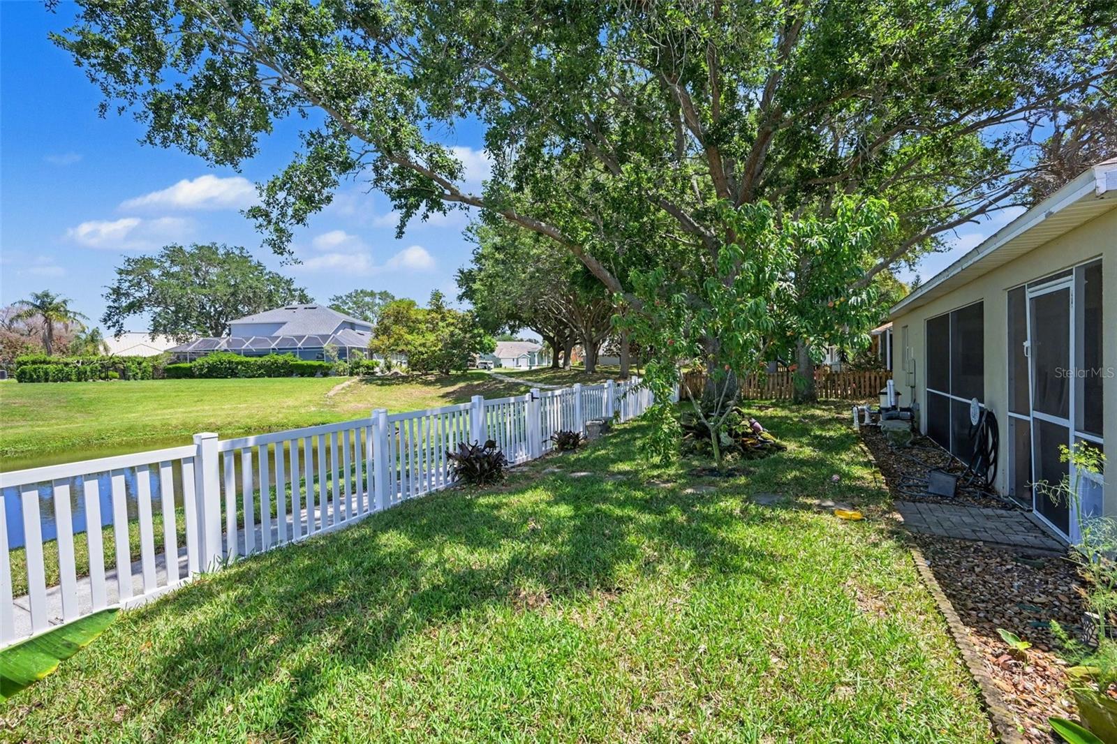 Listing photo id 32 for 3621 Tipperary Drive
