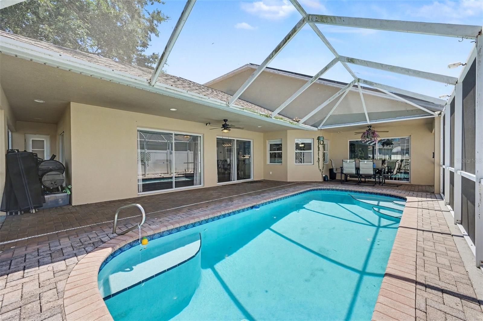 Listing photo id 2 for 3621 Tipperary Drive