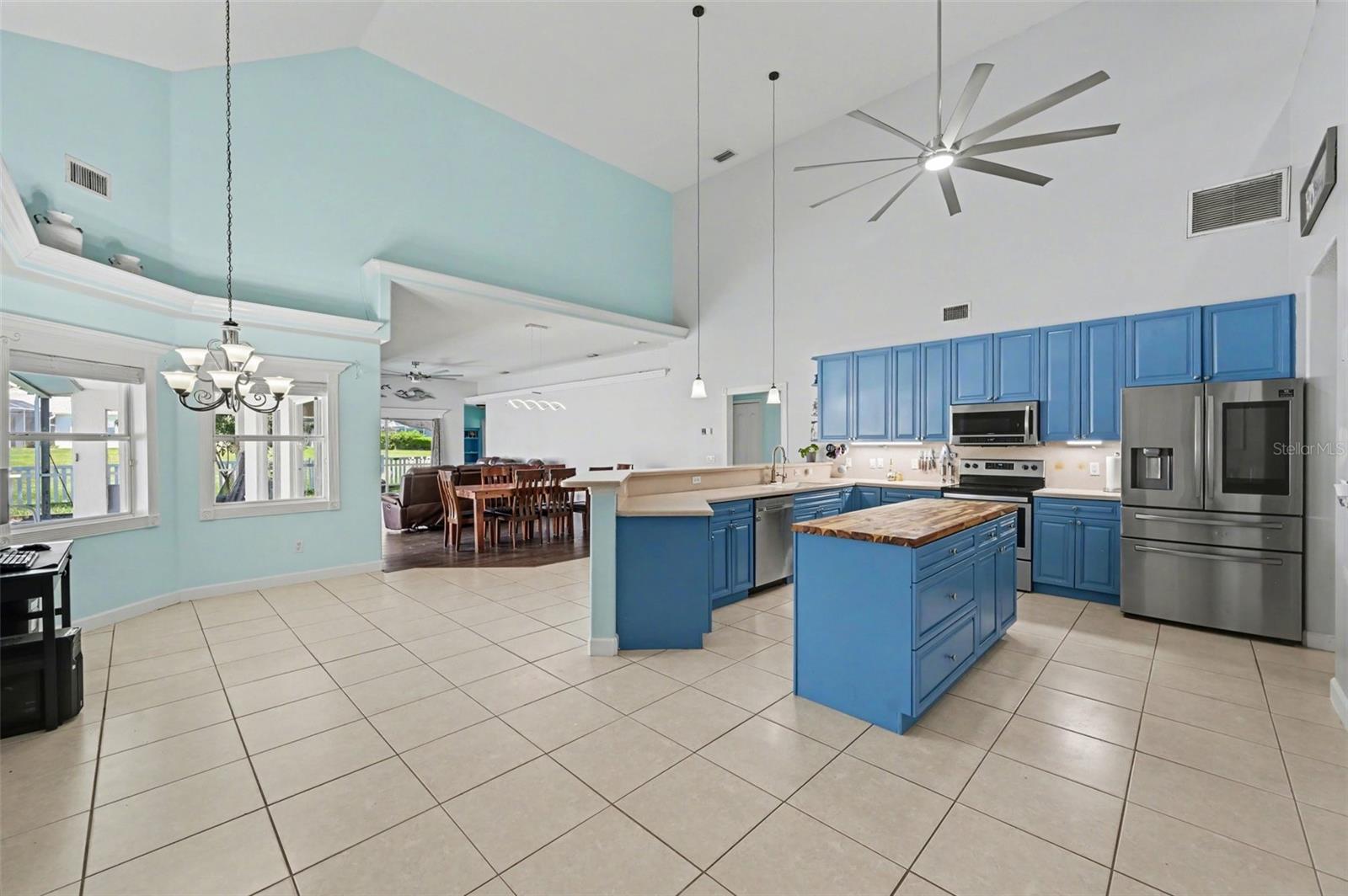 Listing photo id 5 for 3621 Tipperary Drive
