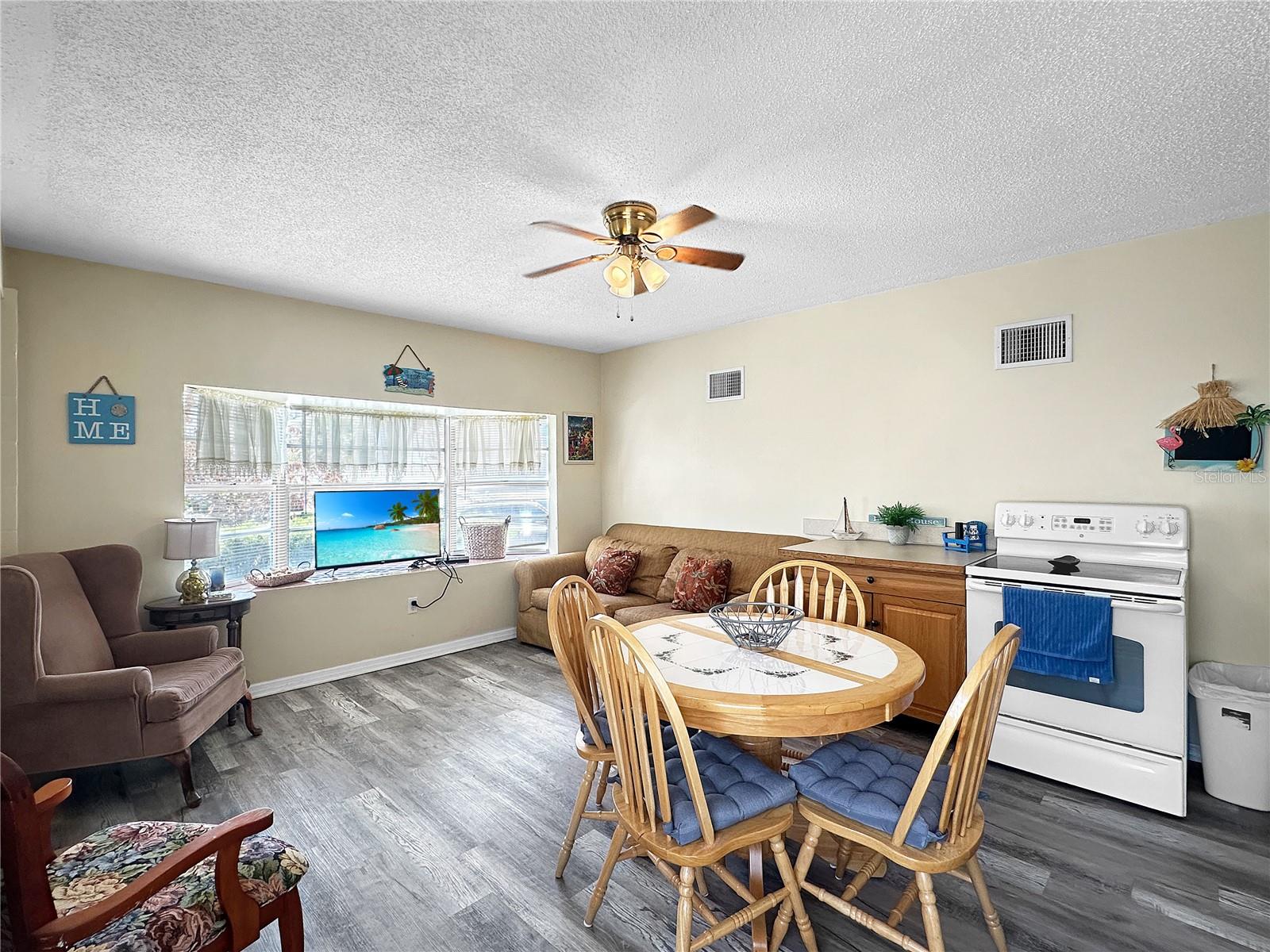 Image 12 of 30 For 824 Garfish Avenue