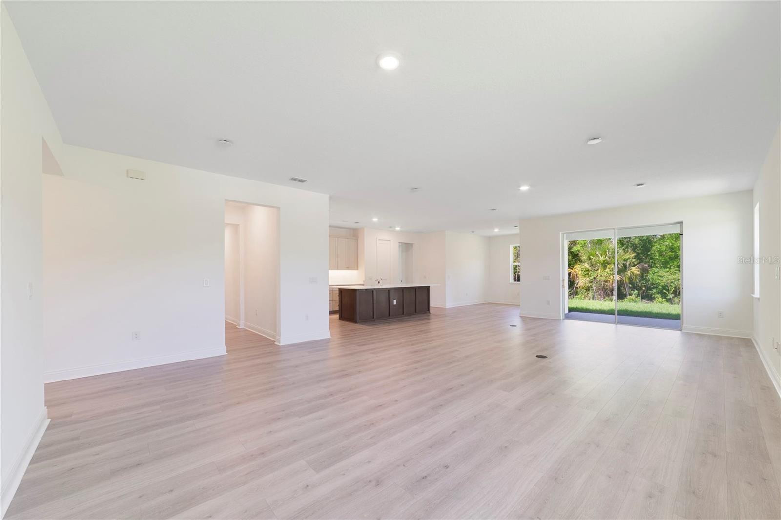 Listing photo id 8 for 5260 Sparrow Tree Point