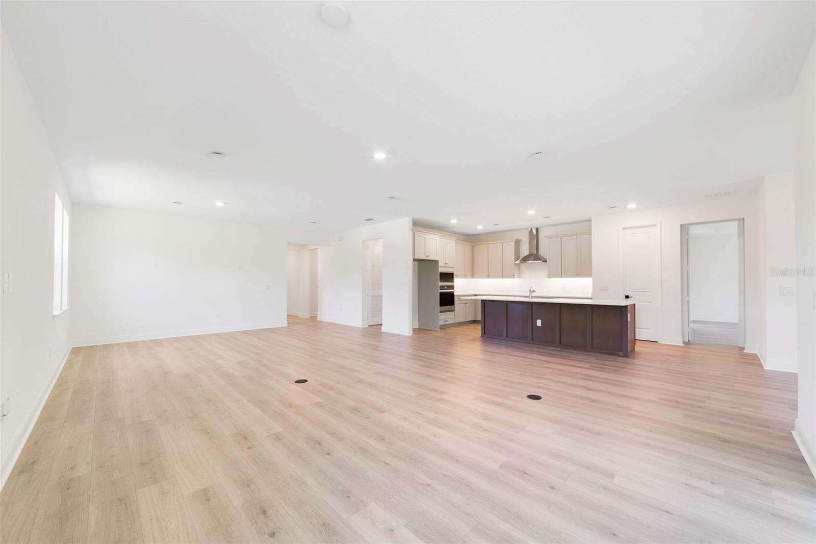 Listing photo id 9 for 5260 Sparrow Tree Point