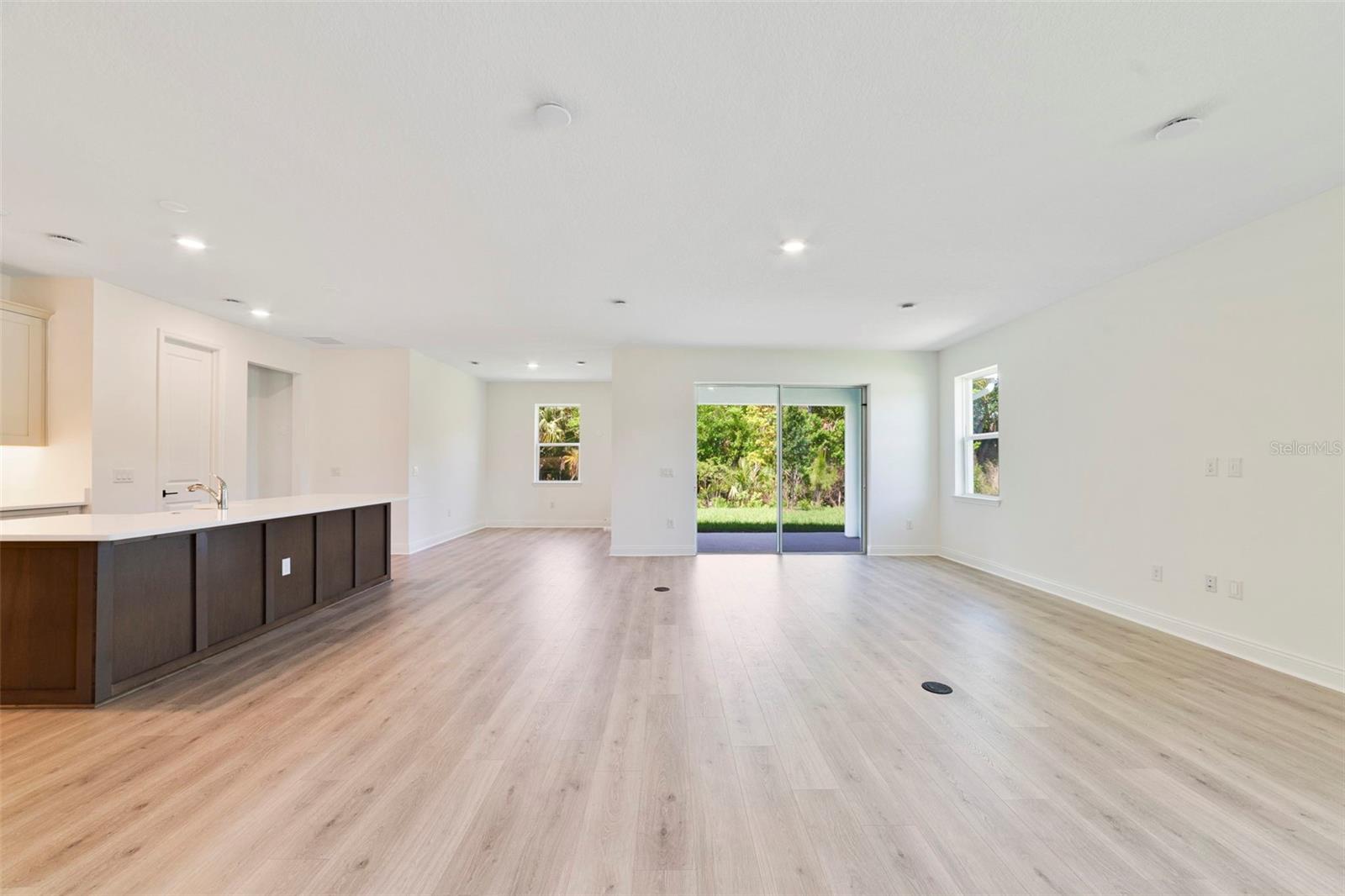 Listing photo id 10 for 5260 Sparrow Tree Point