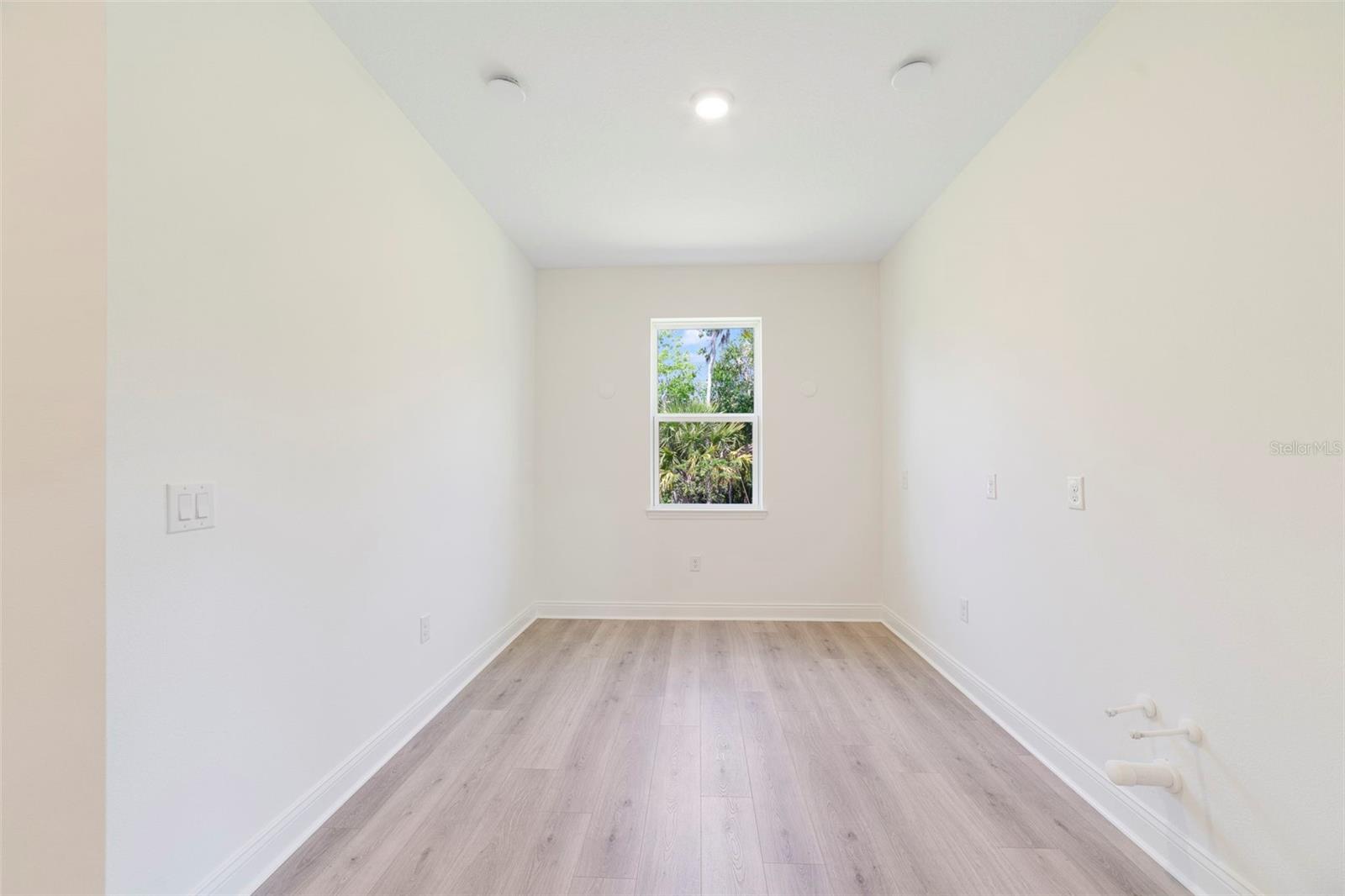 Listing photo id 11 for 5260 Sparrow Tree Point