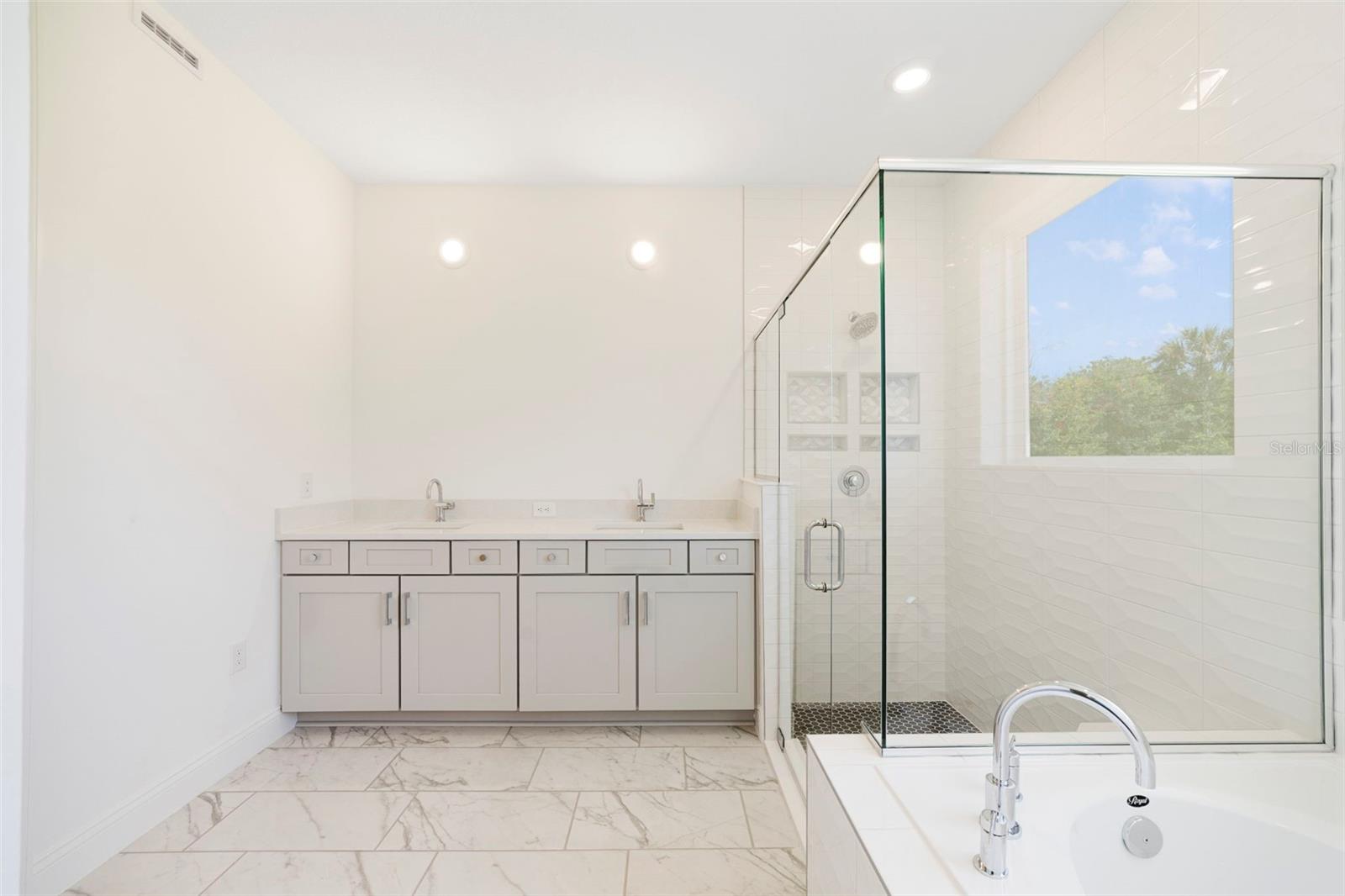 Listing photo id 15 for 5260 Sparrow Tree Point