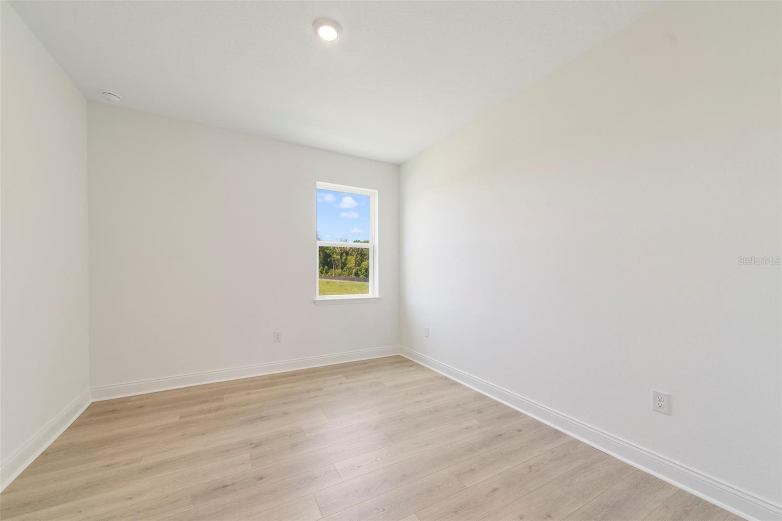 Listing photo id 17 for 5260 Sparrow Tree Point