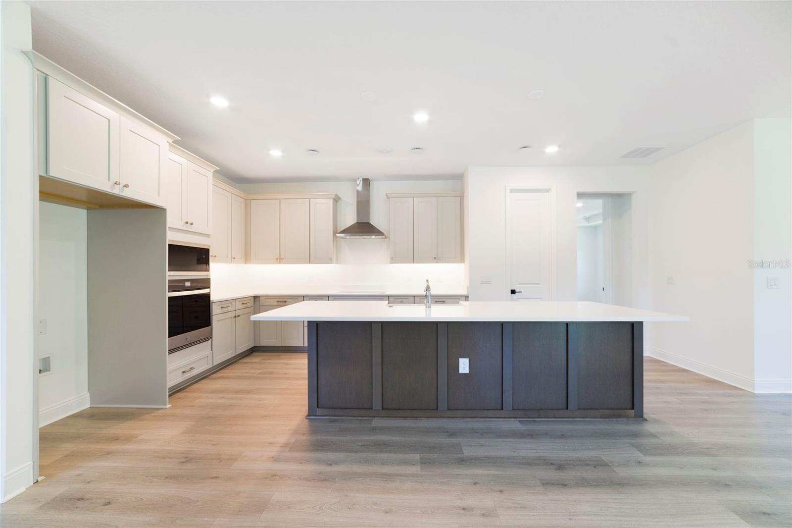Listing photo id 0 for 5260 Sparrow Tree Point
