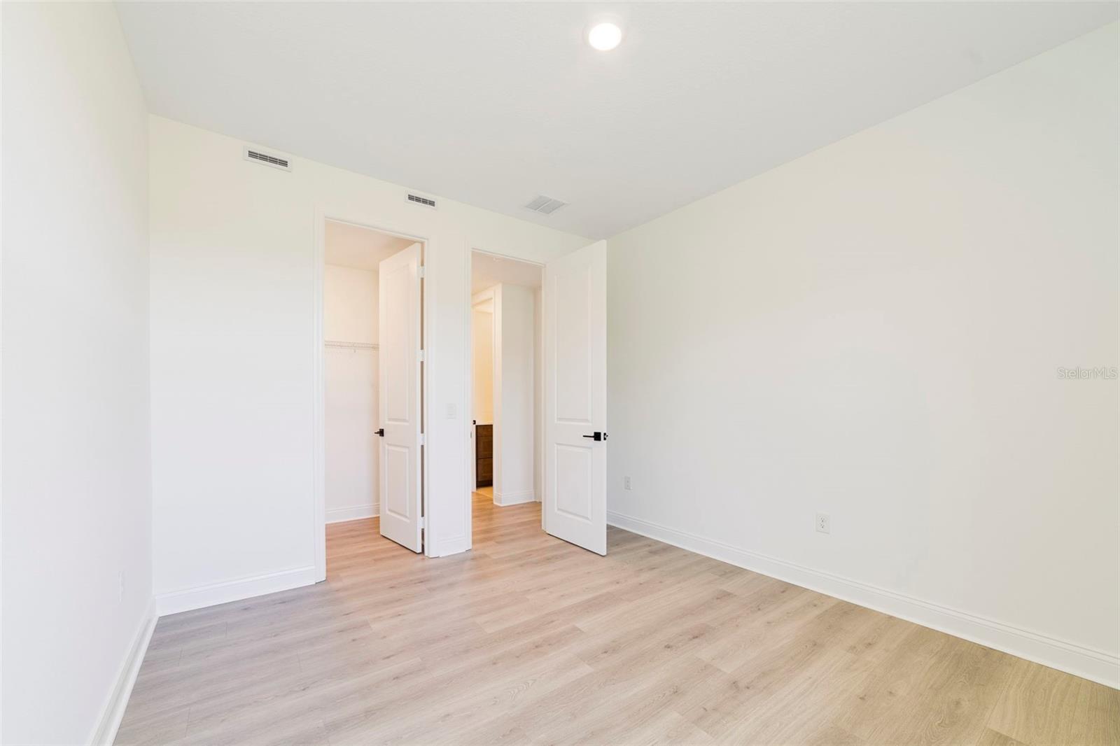 Listing photo id 18 for 5260 Sparrow Tree Point