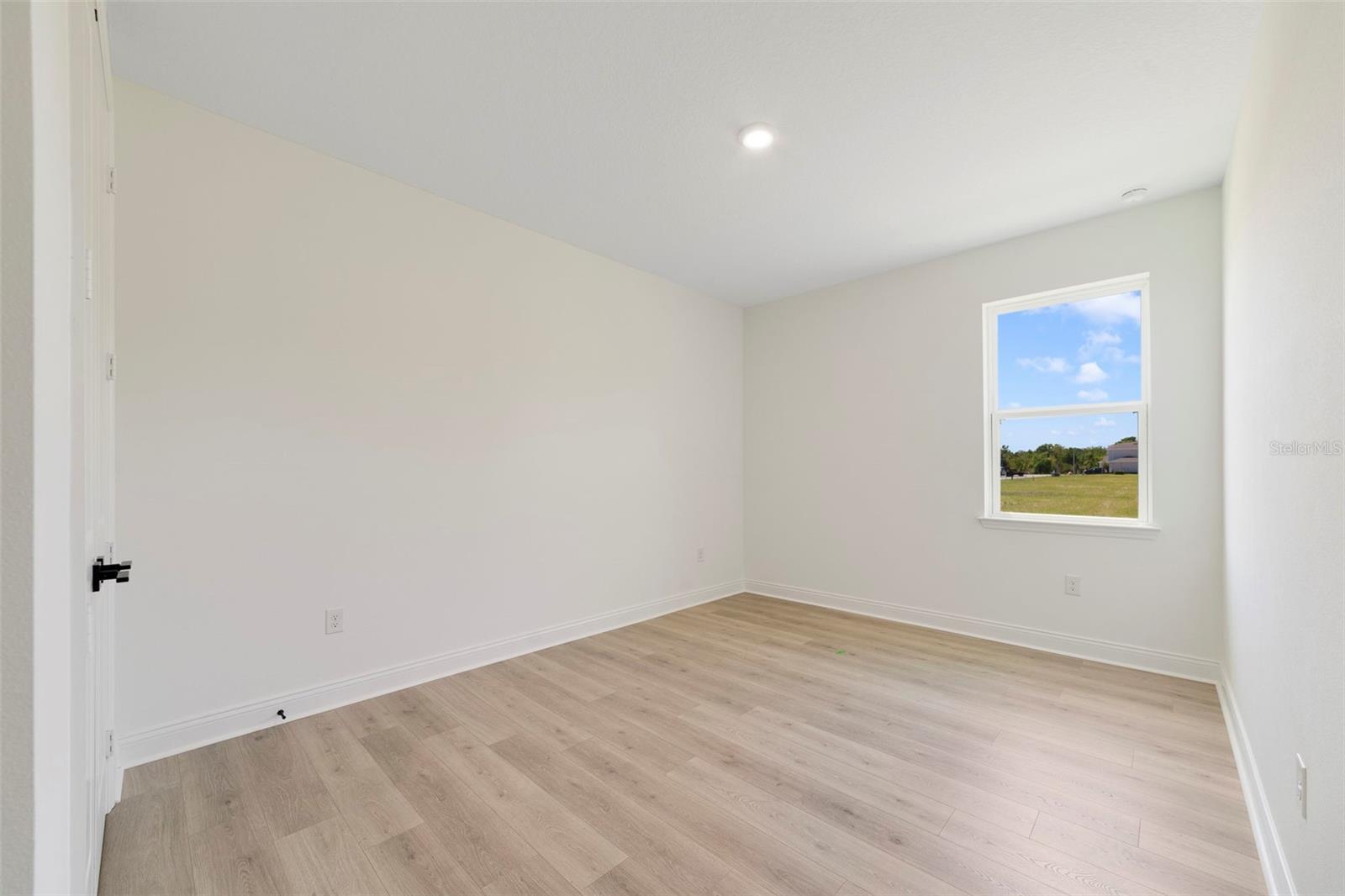 Listing photo id 19 for 5260 Sparrow Tree Point