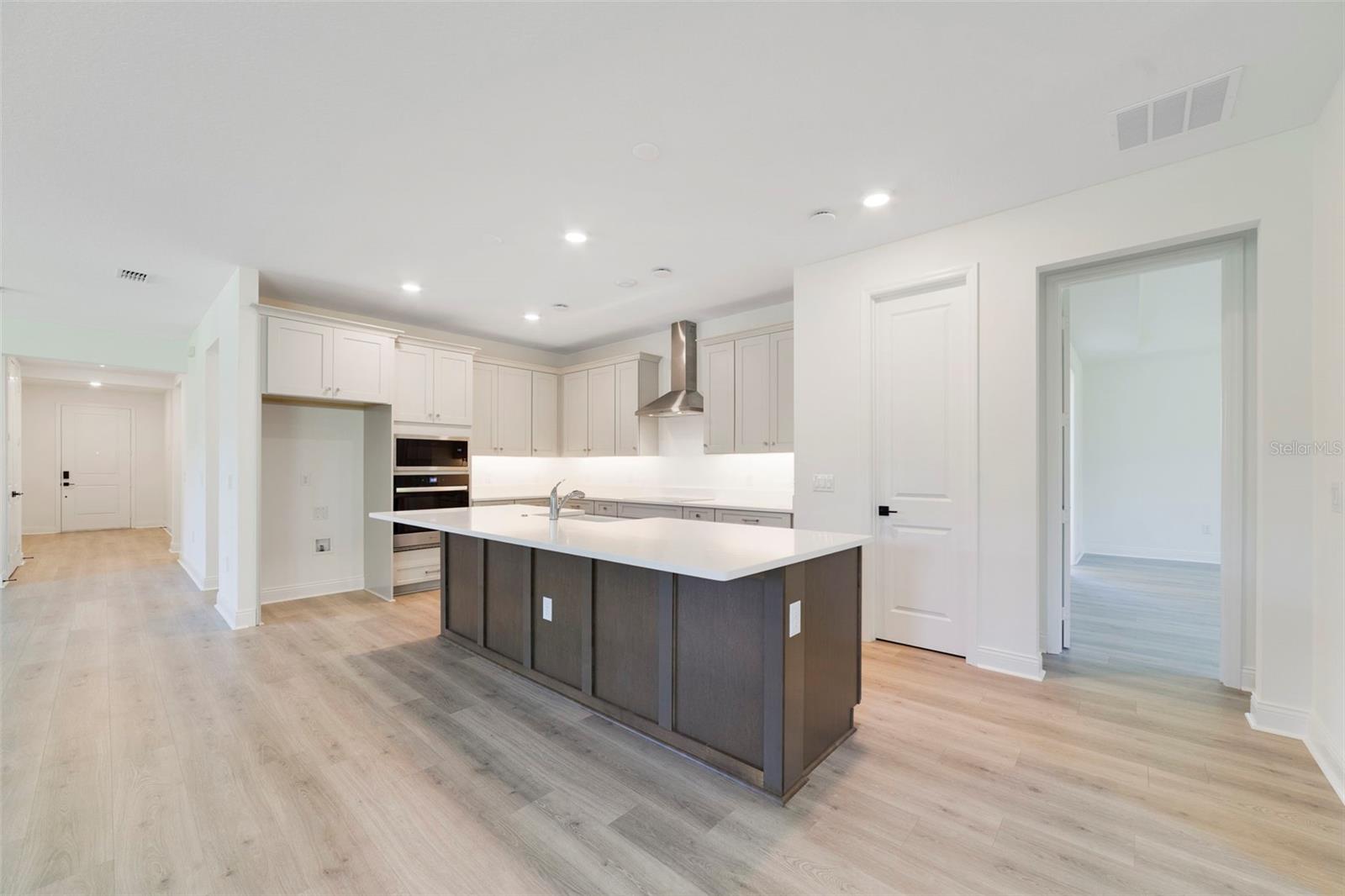 Listing photo id 1 for 5260 Sparrow Tree Point