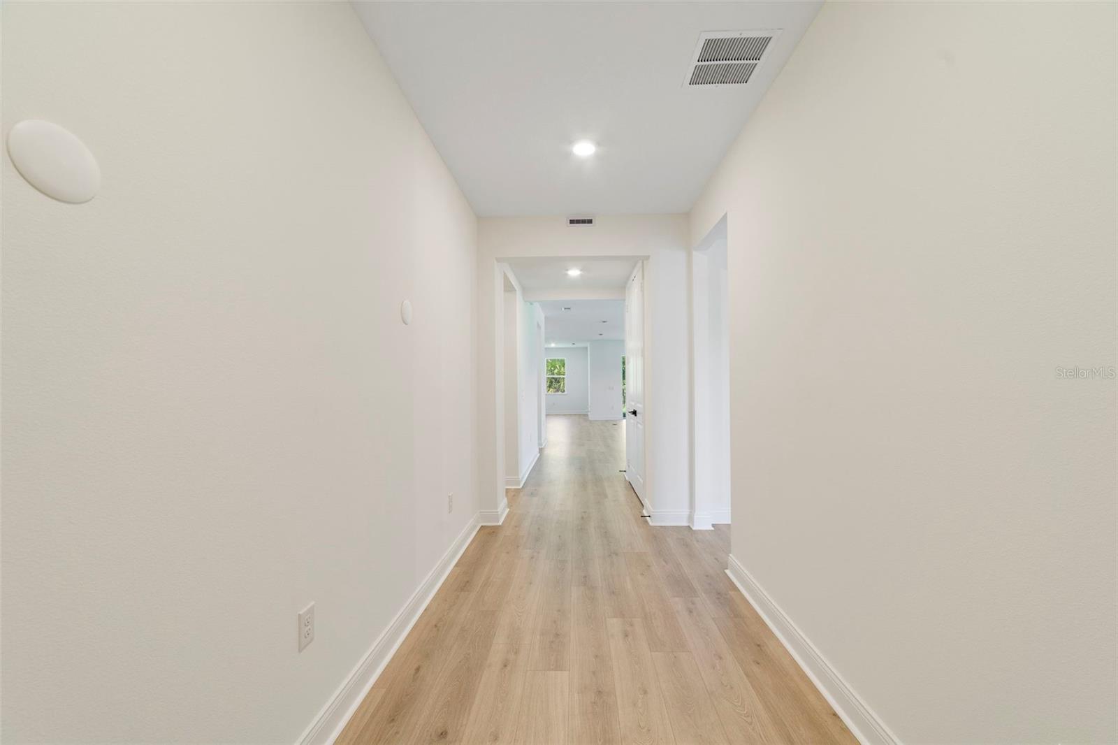 Listing photo id 2 for 5260 Sparrow Tree Point