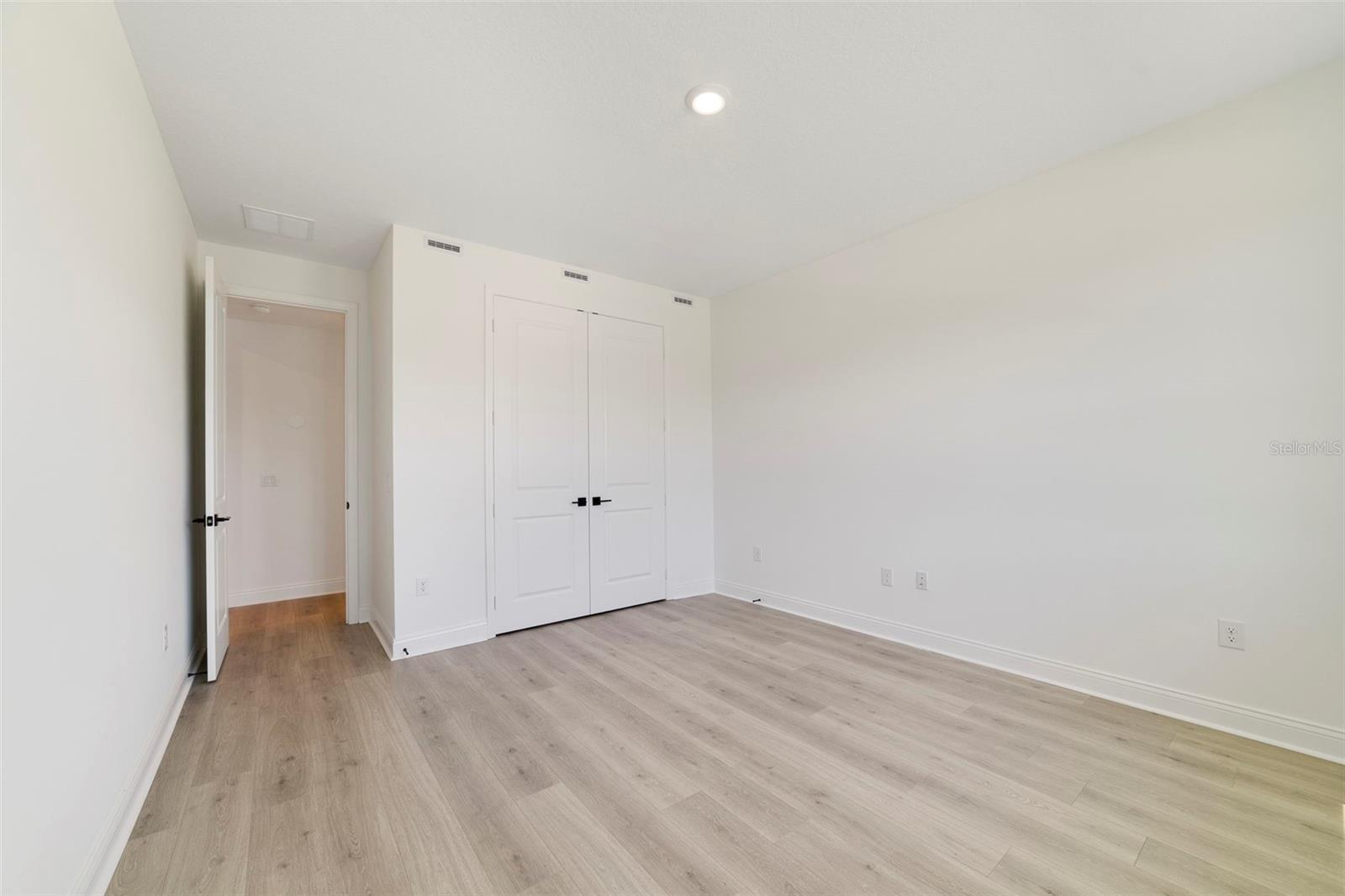 Listing photo id 4 for 5260 Sparrow Tree Point