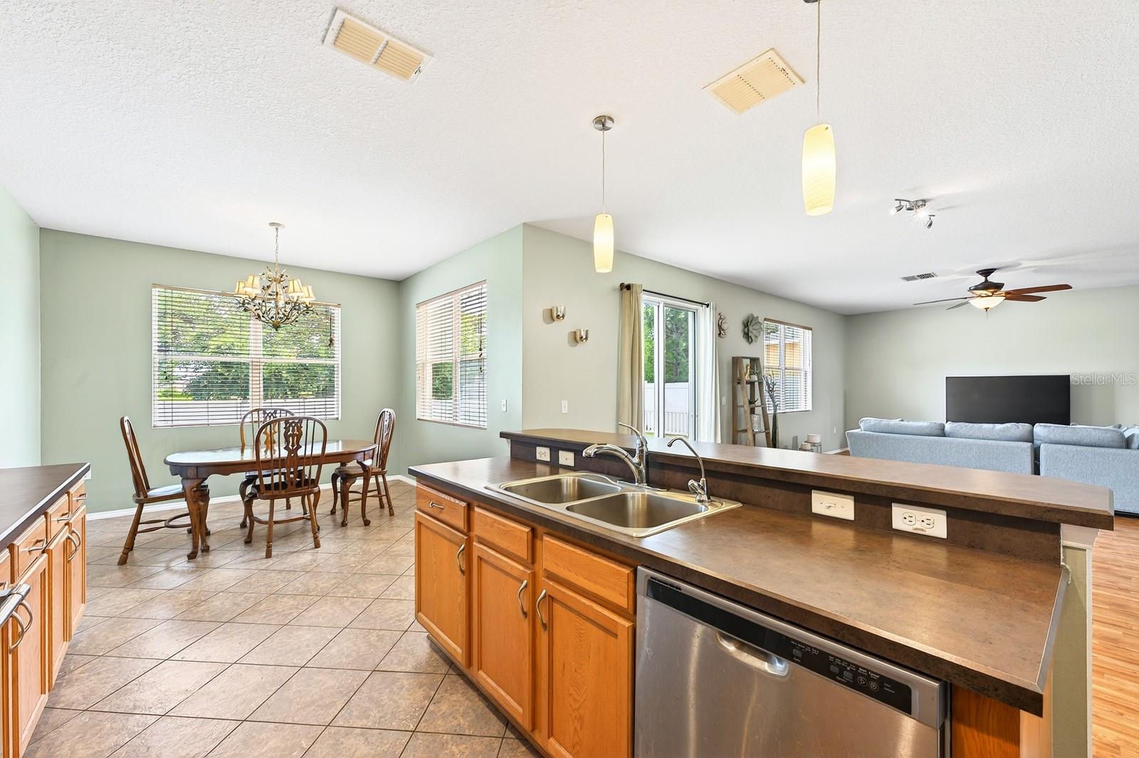 Image 10 of 41 For 1681 Strathmore Circle