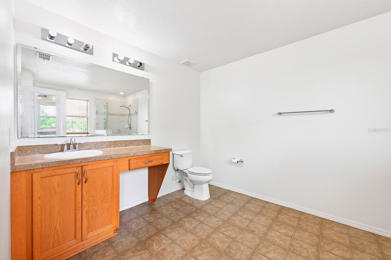 Image 18 of 41 For 1681 Strathmore Circle