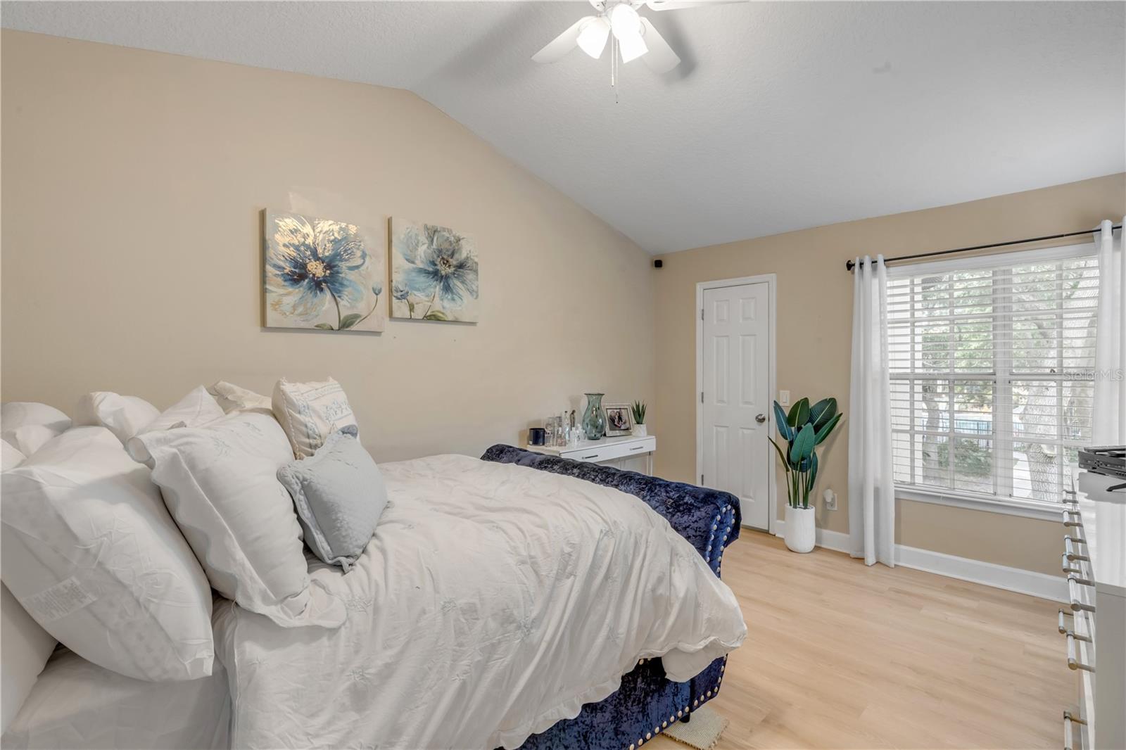 Image 17 of 40 For 1570 Farrindon Circle