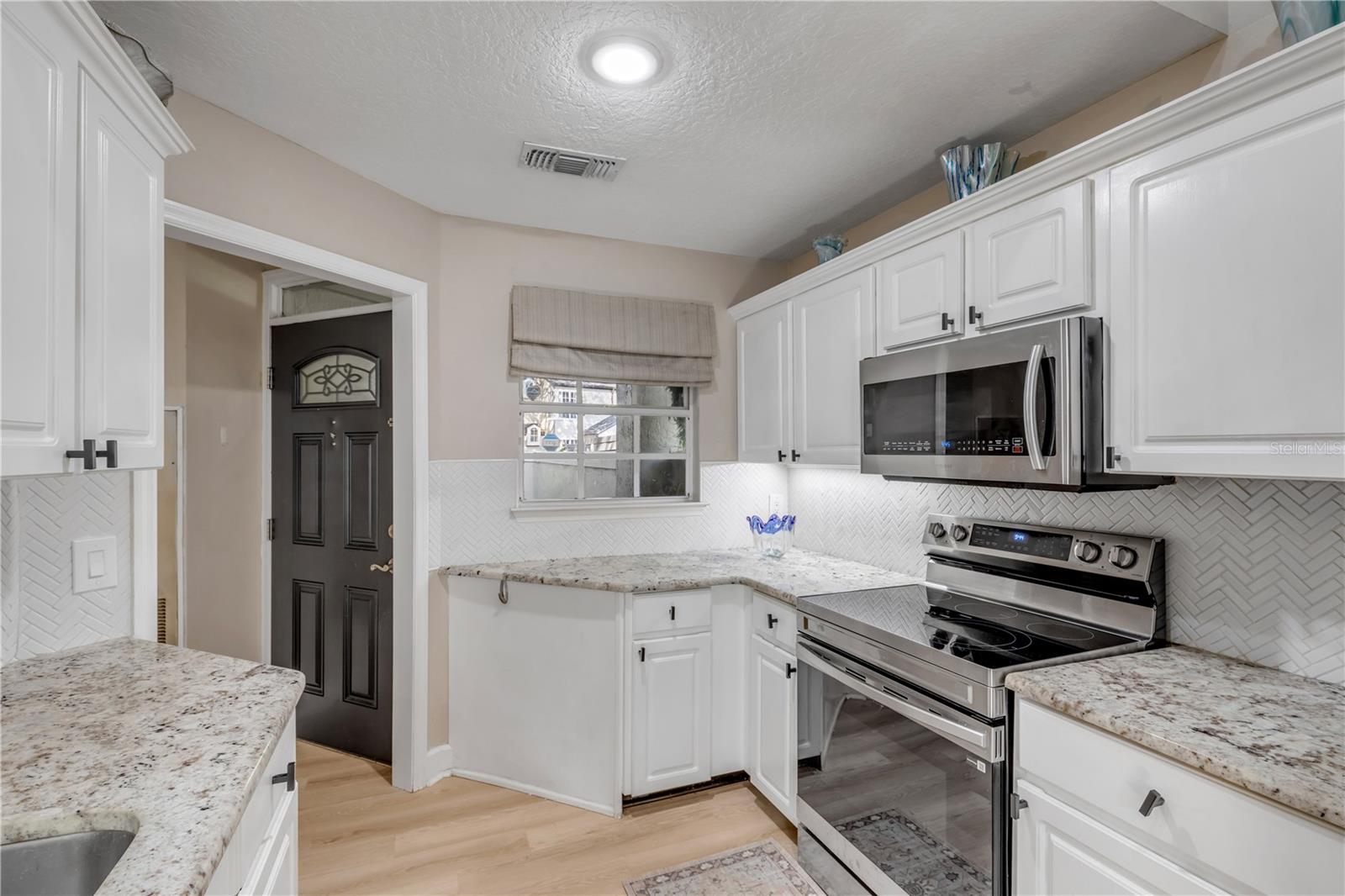 Image 6 of 40 For 1570 Farrindon Circle