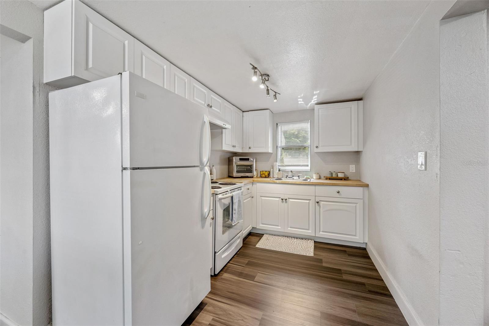 Image 15 of 26 For 5212 Aloha Street