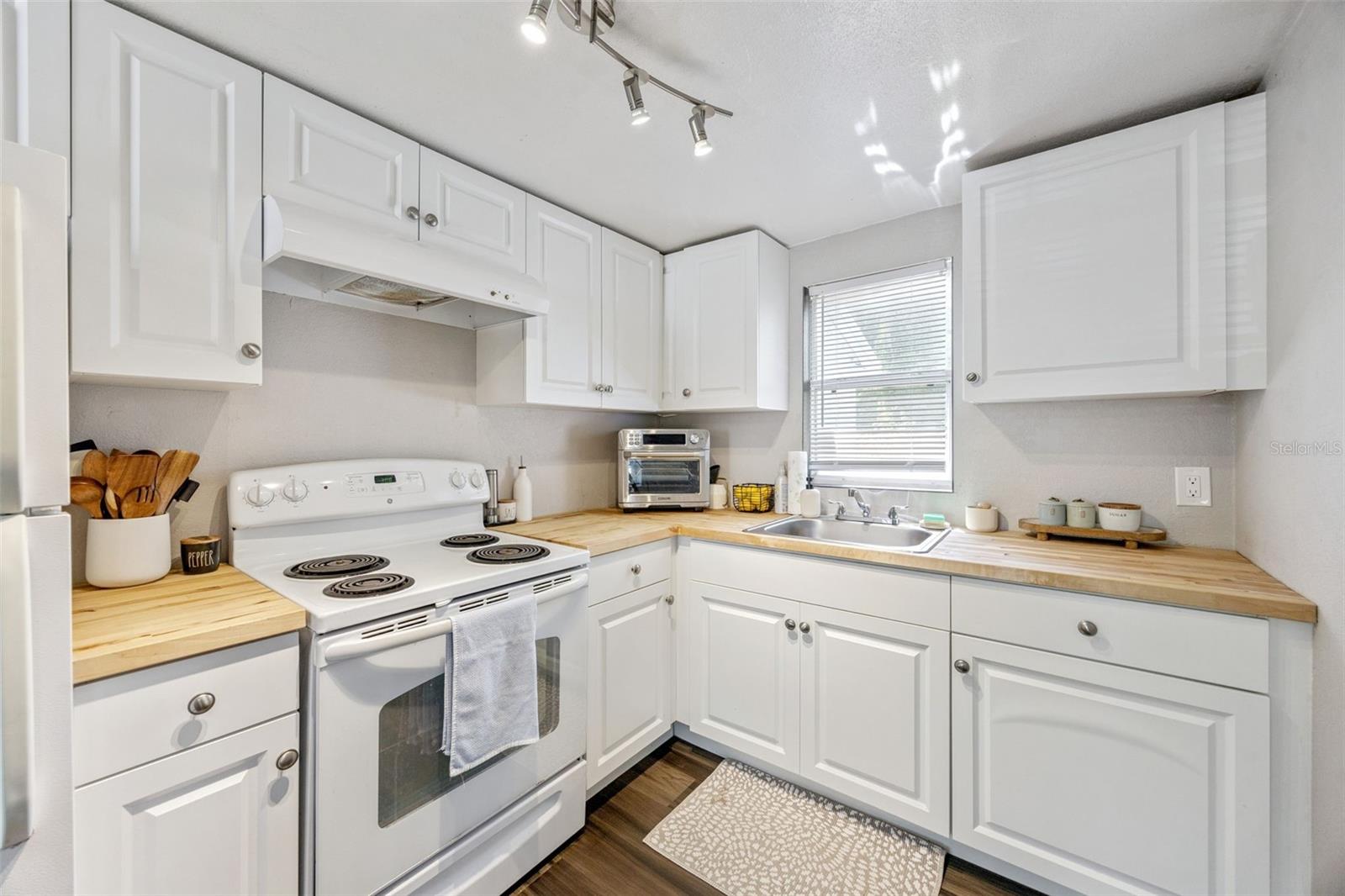 Image 16 of 26 For 5212 Aloha Street