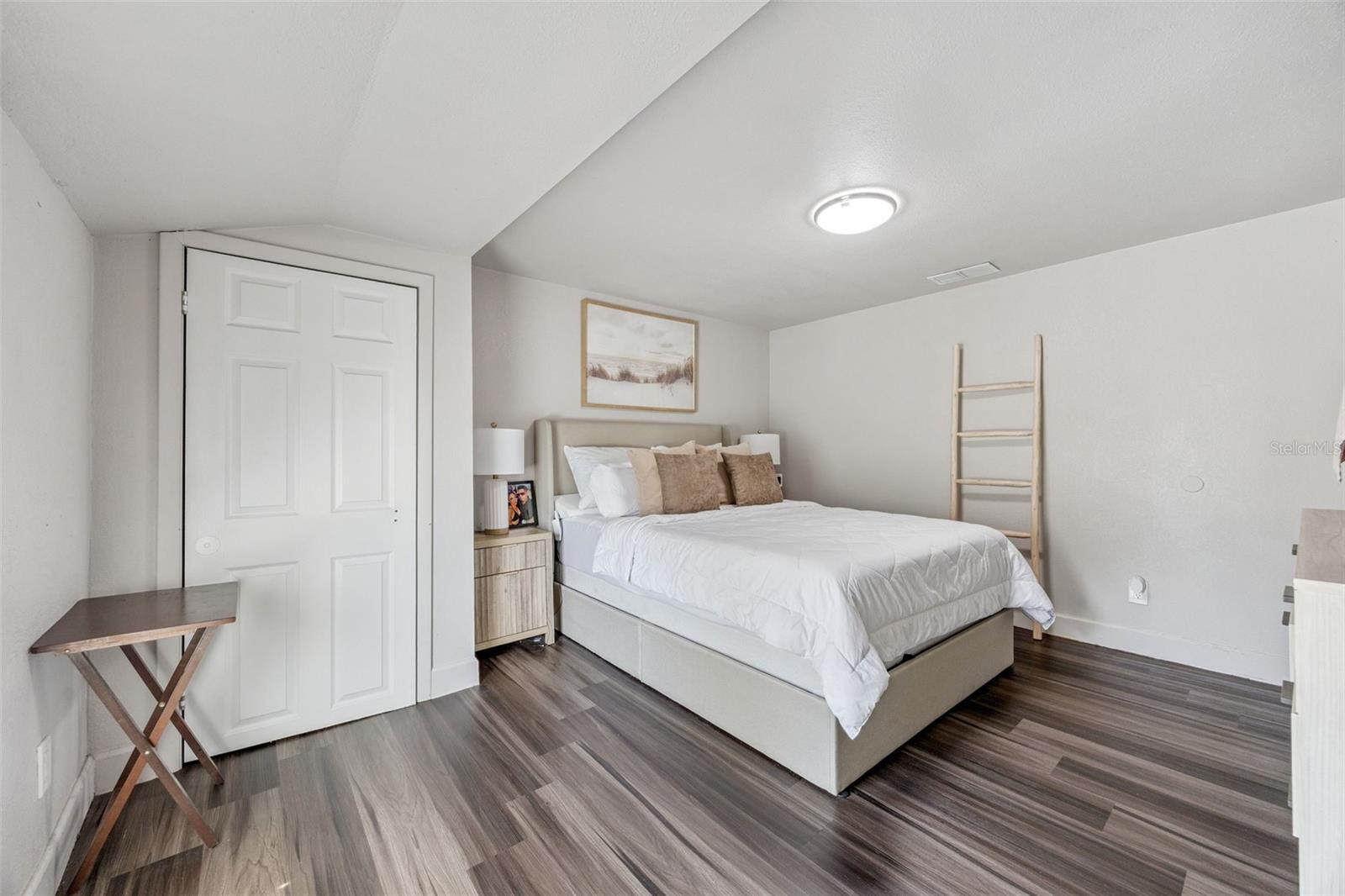 Image 17 of 26 For 5212 Aloha Street