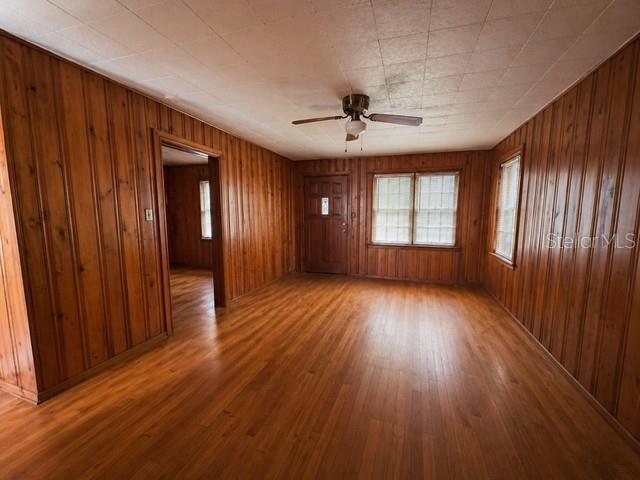 Image 3 of 14 For 2536 Magnolia Avenue