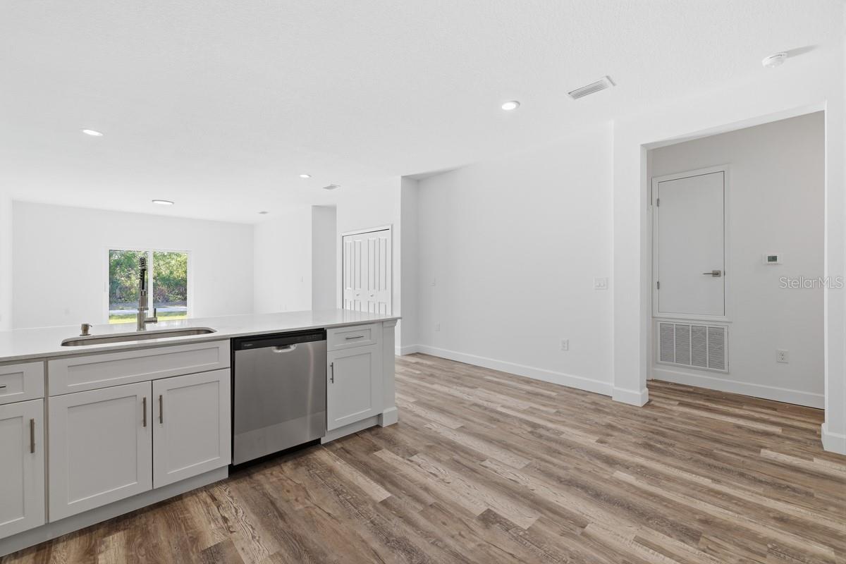 Image 3 of 12 For 10087 Amicola Street