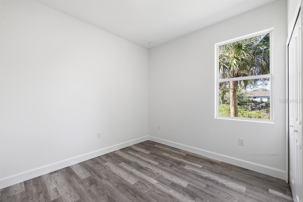 Image 5 of 12 For 10087 Amicola Street