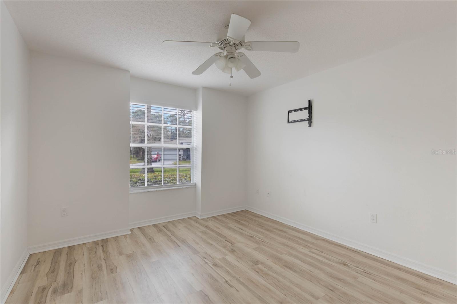 Image 8 of 16 For 615 Juniper Way