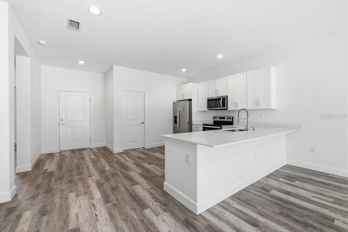 Image 11 of 18 For 10047 Amicola Street