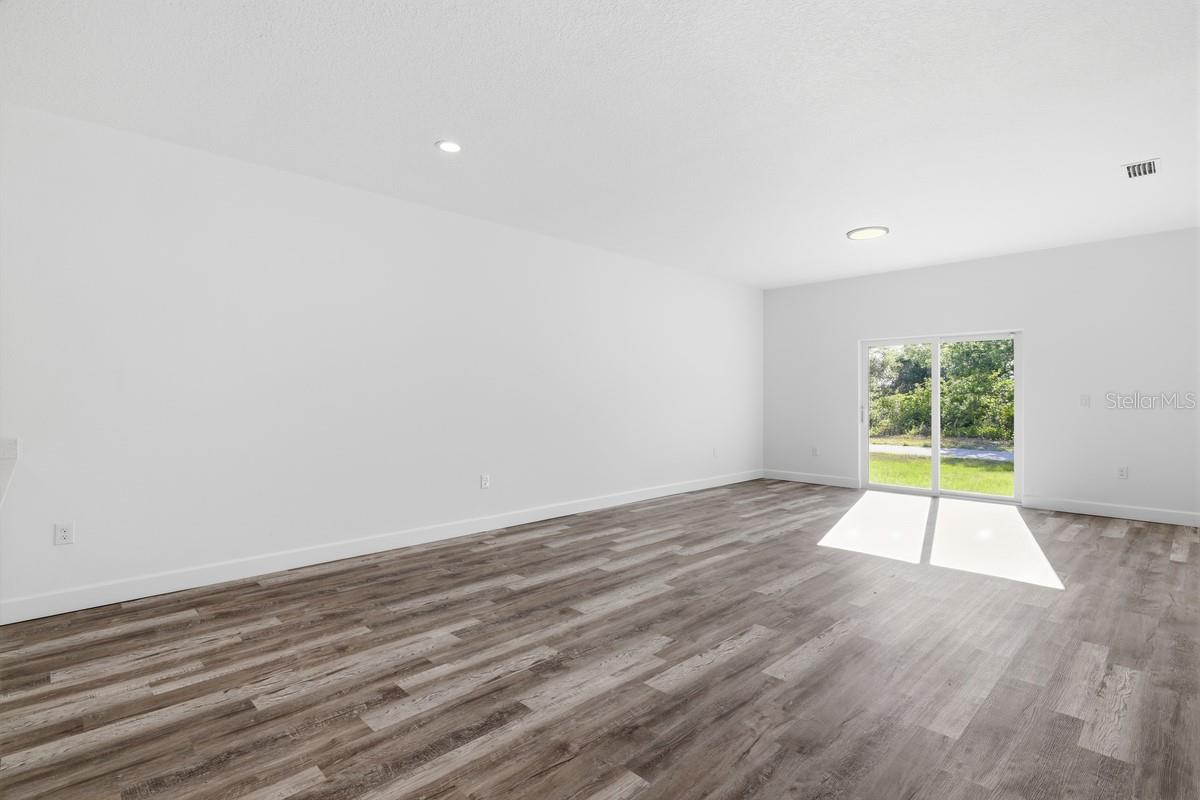 Image 7 of 18 For 10047 Amicola Street