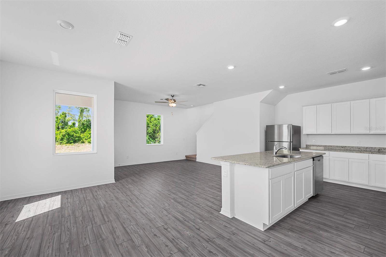 Image 6 of 37 For 575 Bay Leaf Drive