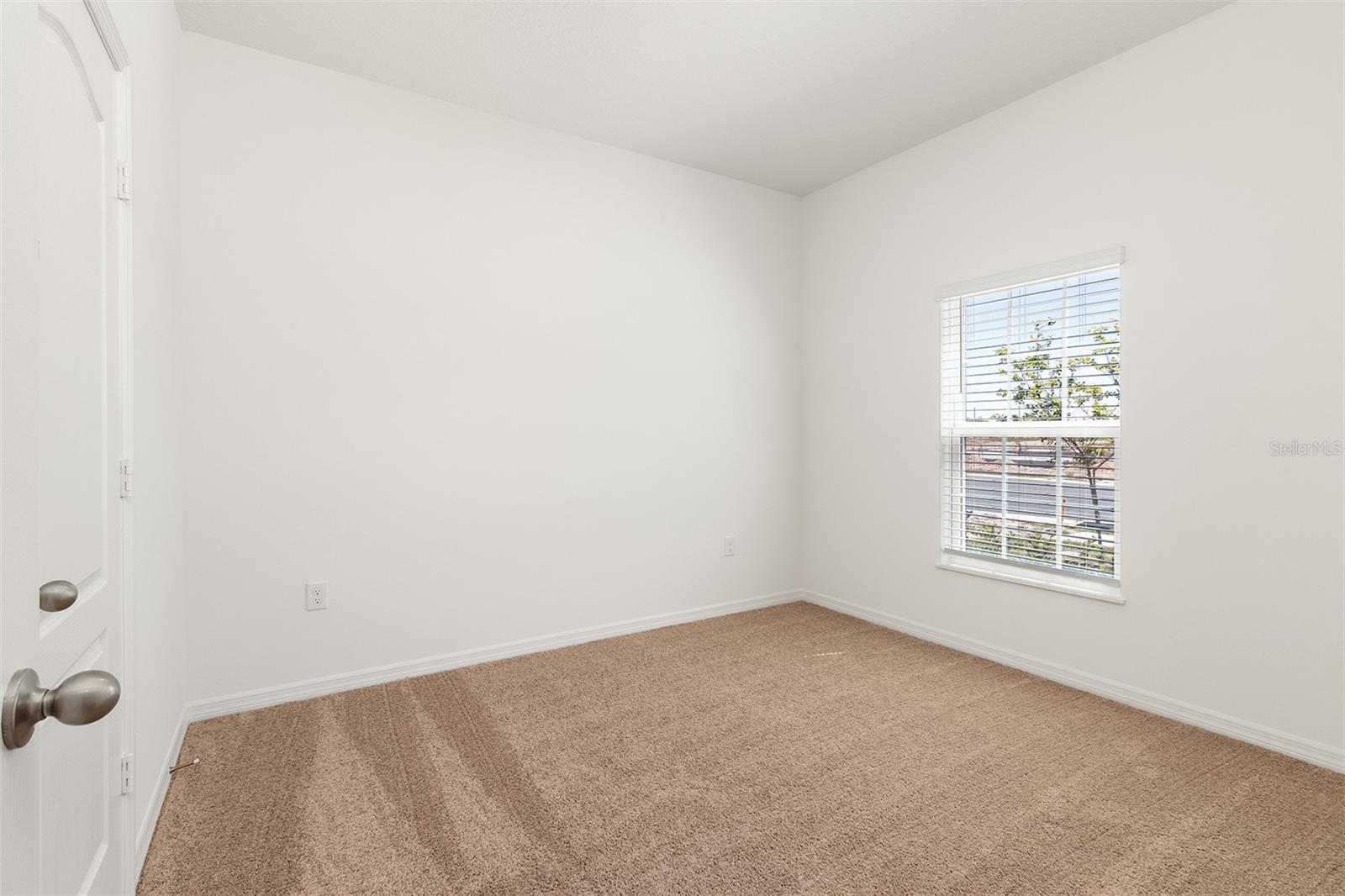 Listing photo id 17 for 1633 Nantucket Way
