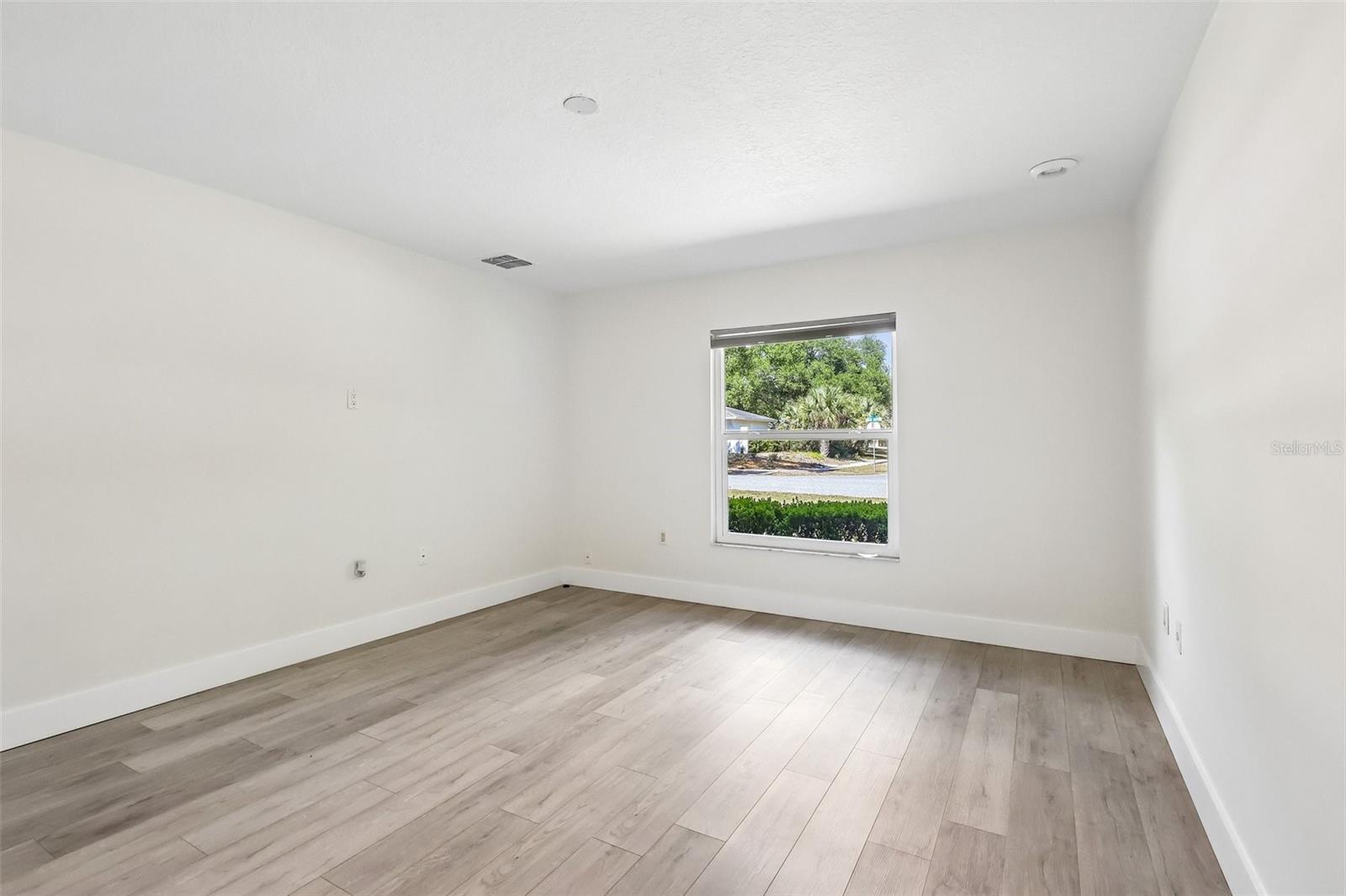 Image 23 of 38 For 8558 Cedar Cove Drive