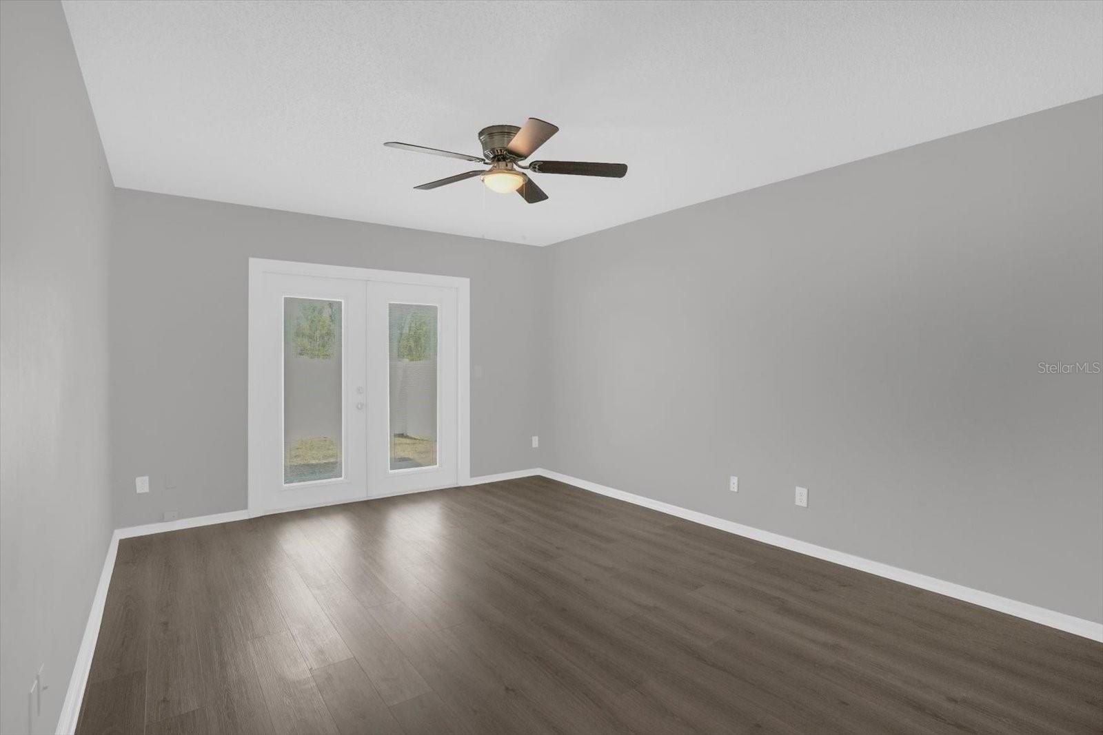 Image 11 of 27 For 595 Queensbridge Drive