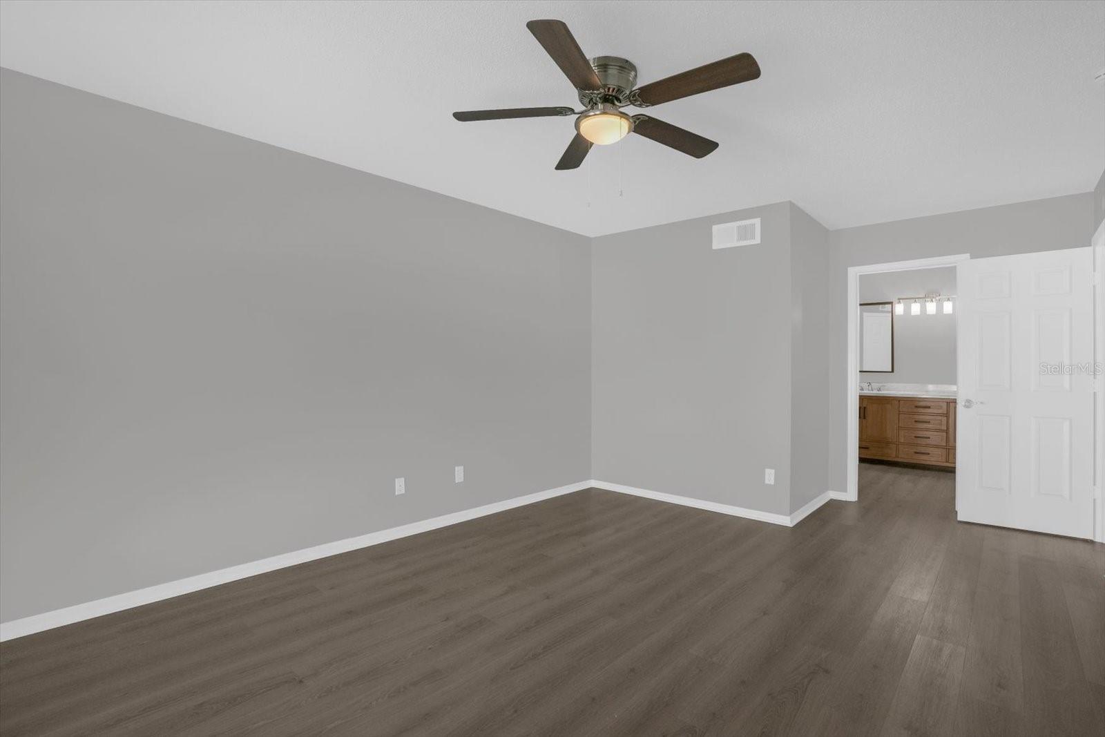 Image 12 of 27 For 595 Queensbridge Drive