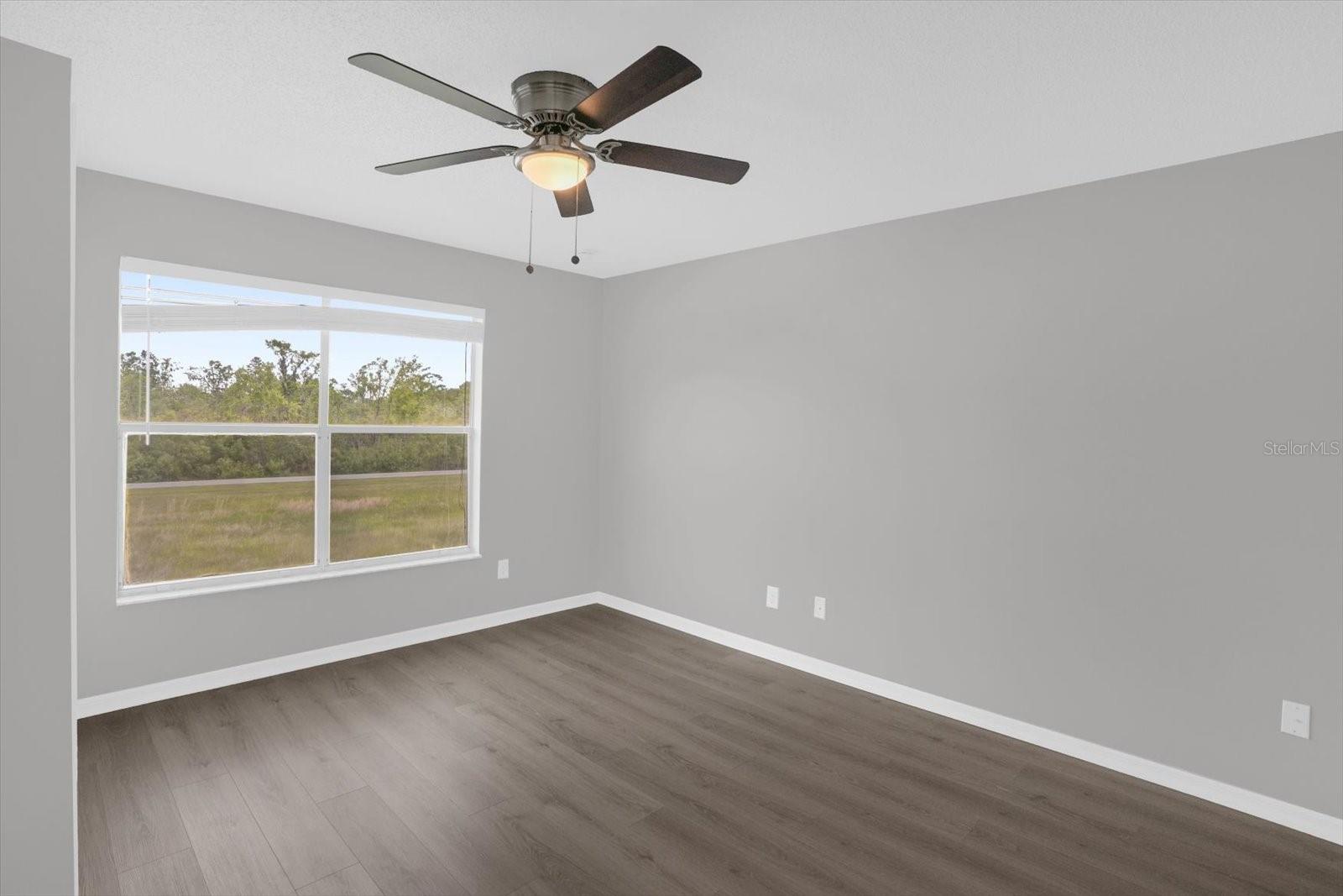 Image 16 of 27 For 595 Queensbridge Drive