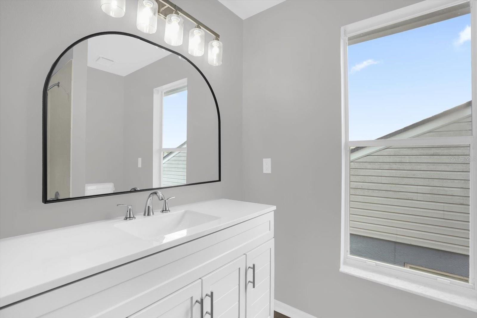 Image 18 of 27 For 595 Queensbridge Drive