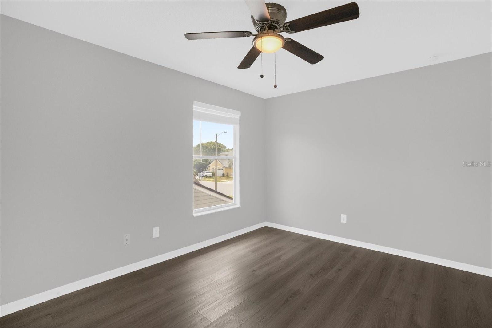 Image 22 of 27 For 595 Queensbridge Drive